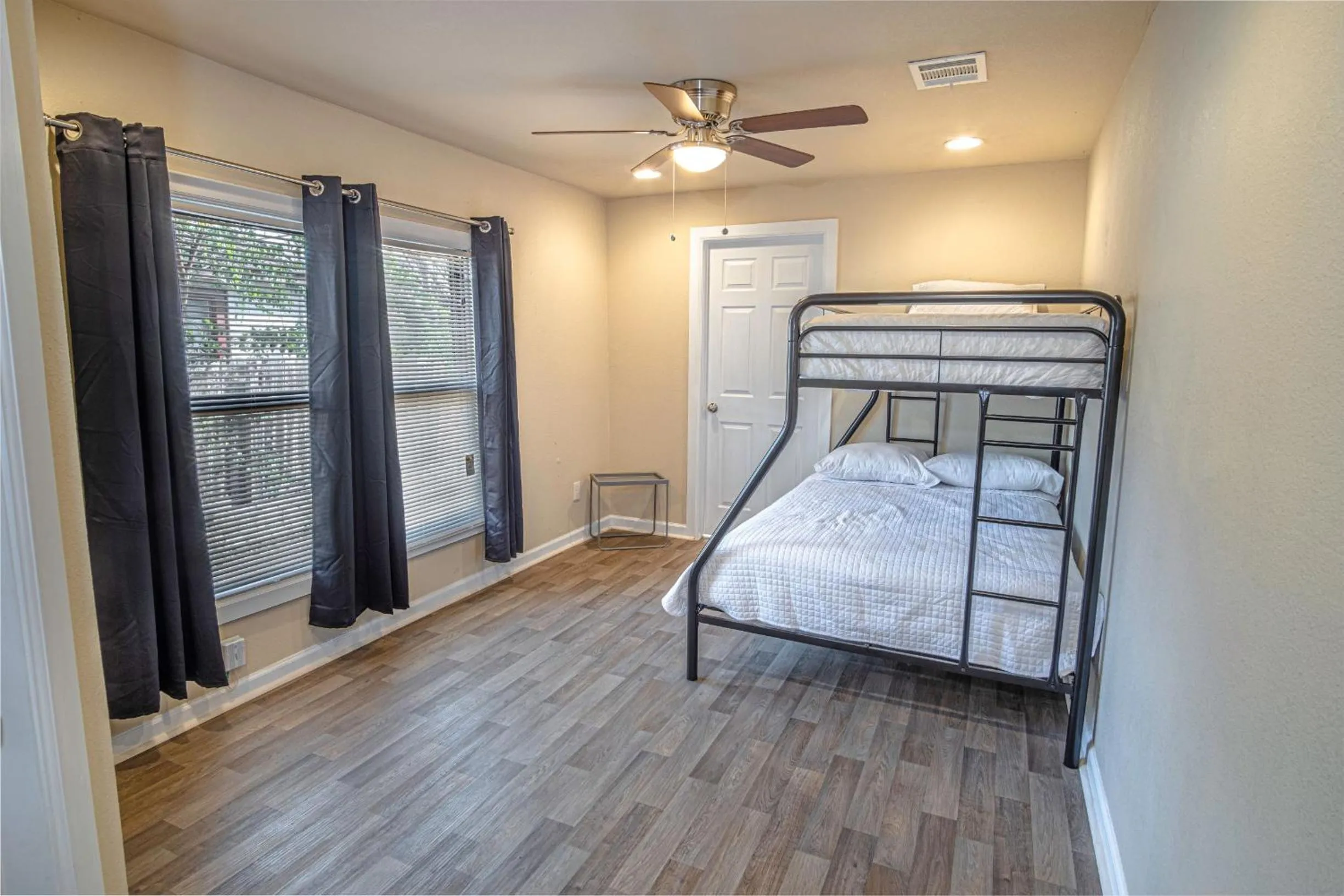 bunk bed, Bed in Nice 3B 2BA Near Downtown 2 Min AtandT Center
