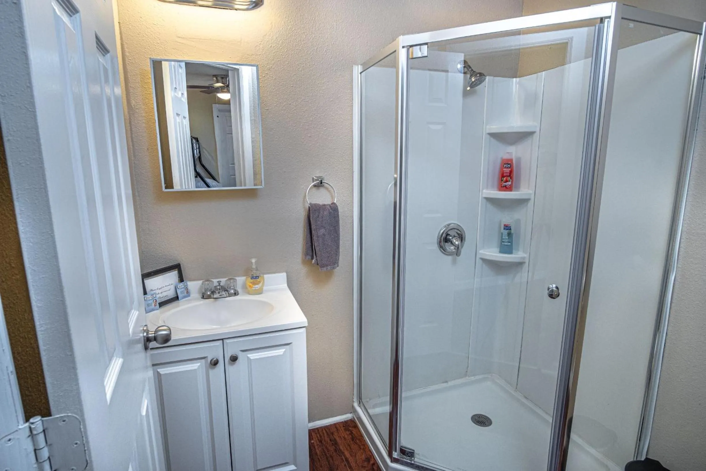 Bathroom in Nice 3B 2BA Near Downtown 2 Min AtandT Center