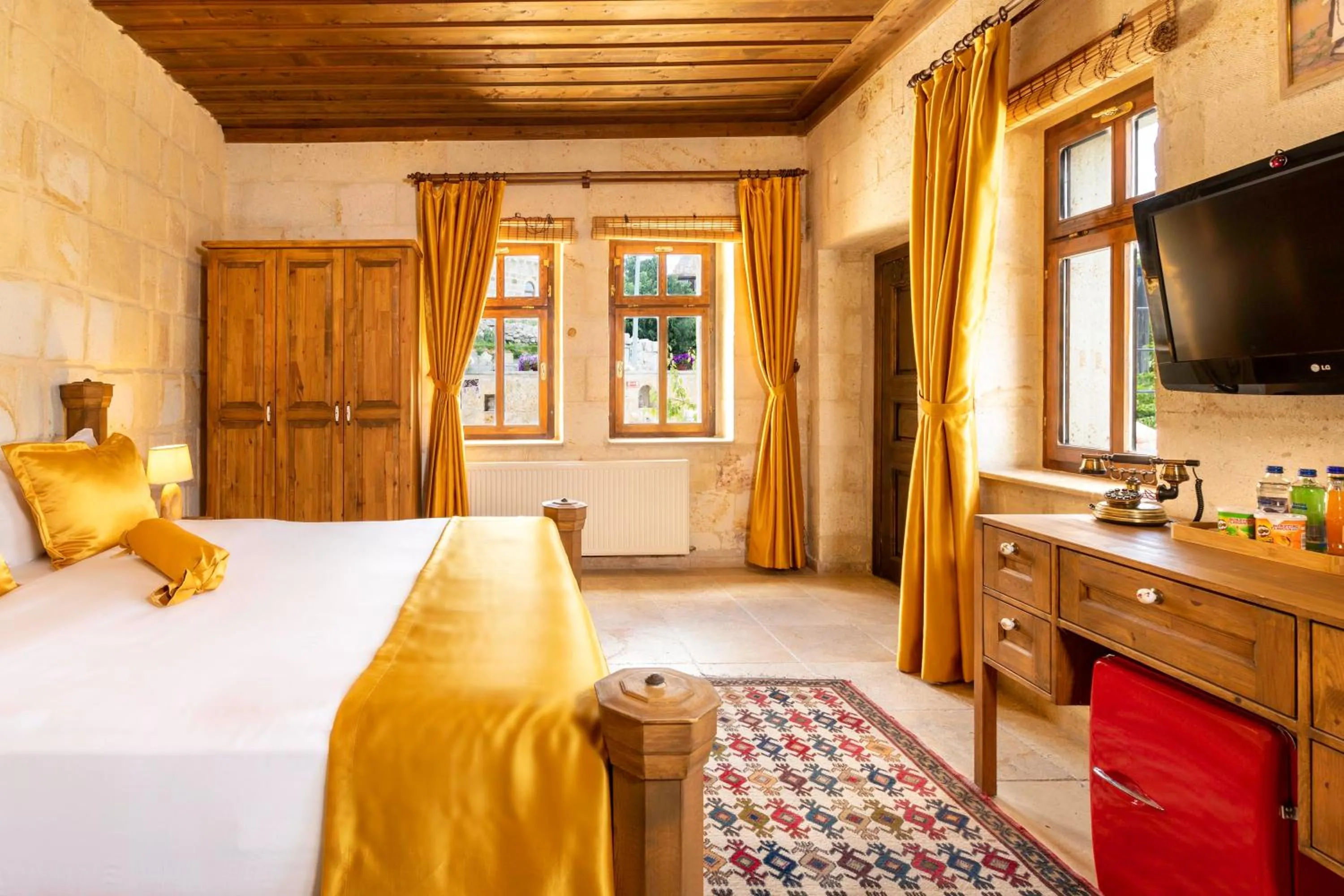 Massage in Helen Cave Suites