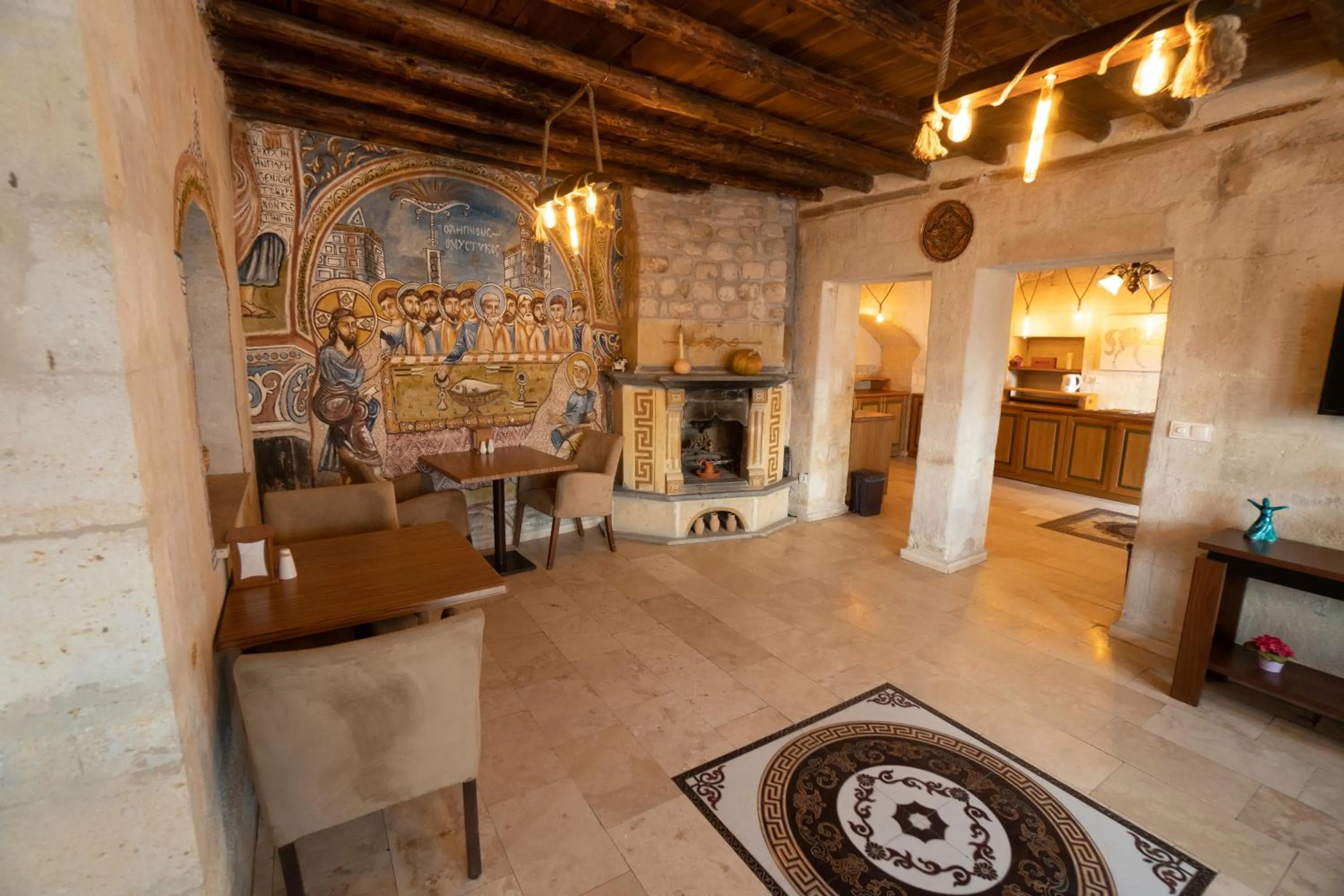 Restaurant/places to eat in Helen Cave Suites