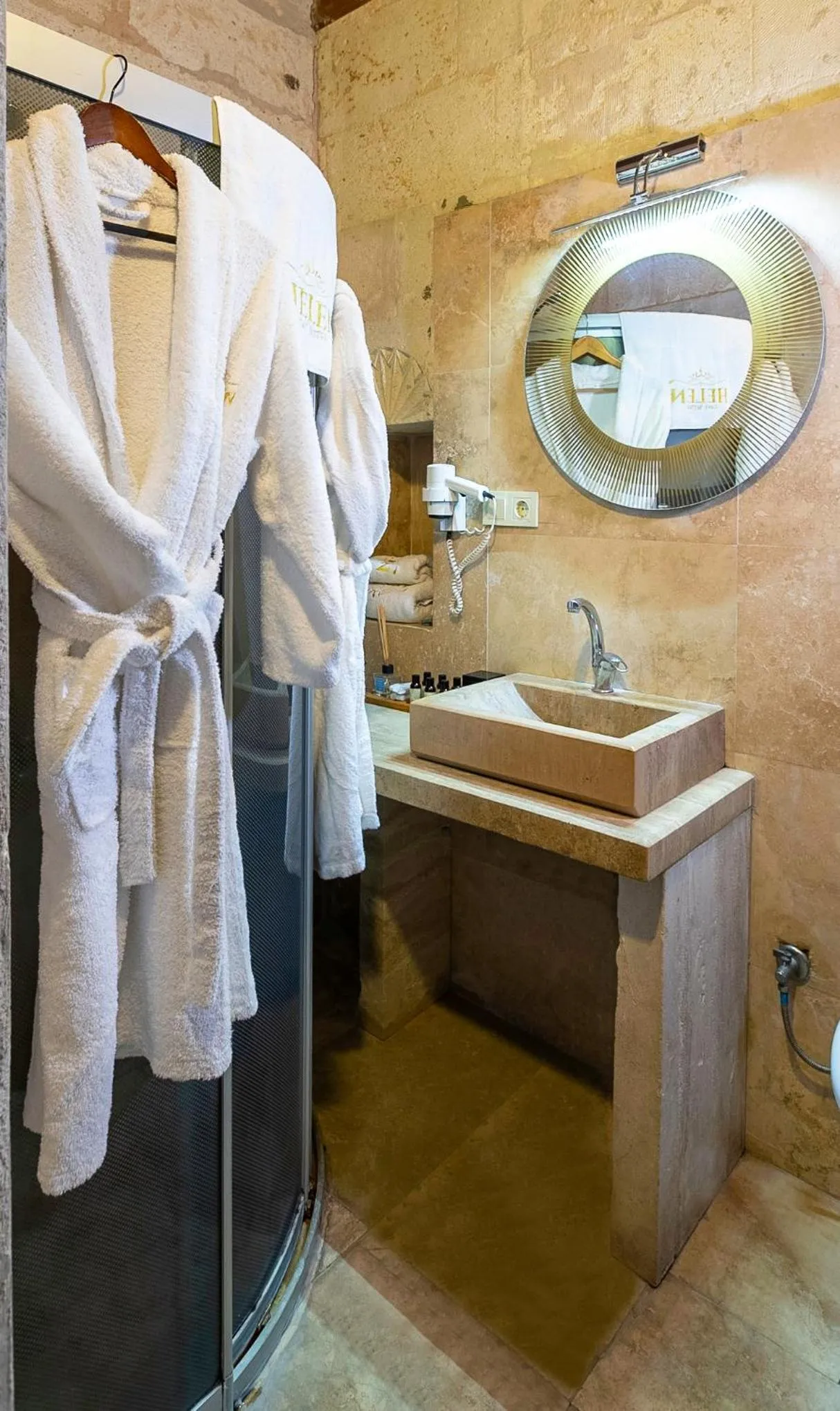 Bathroom in Helen Cave Suites