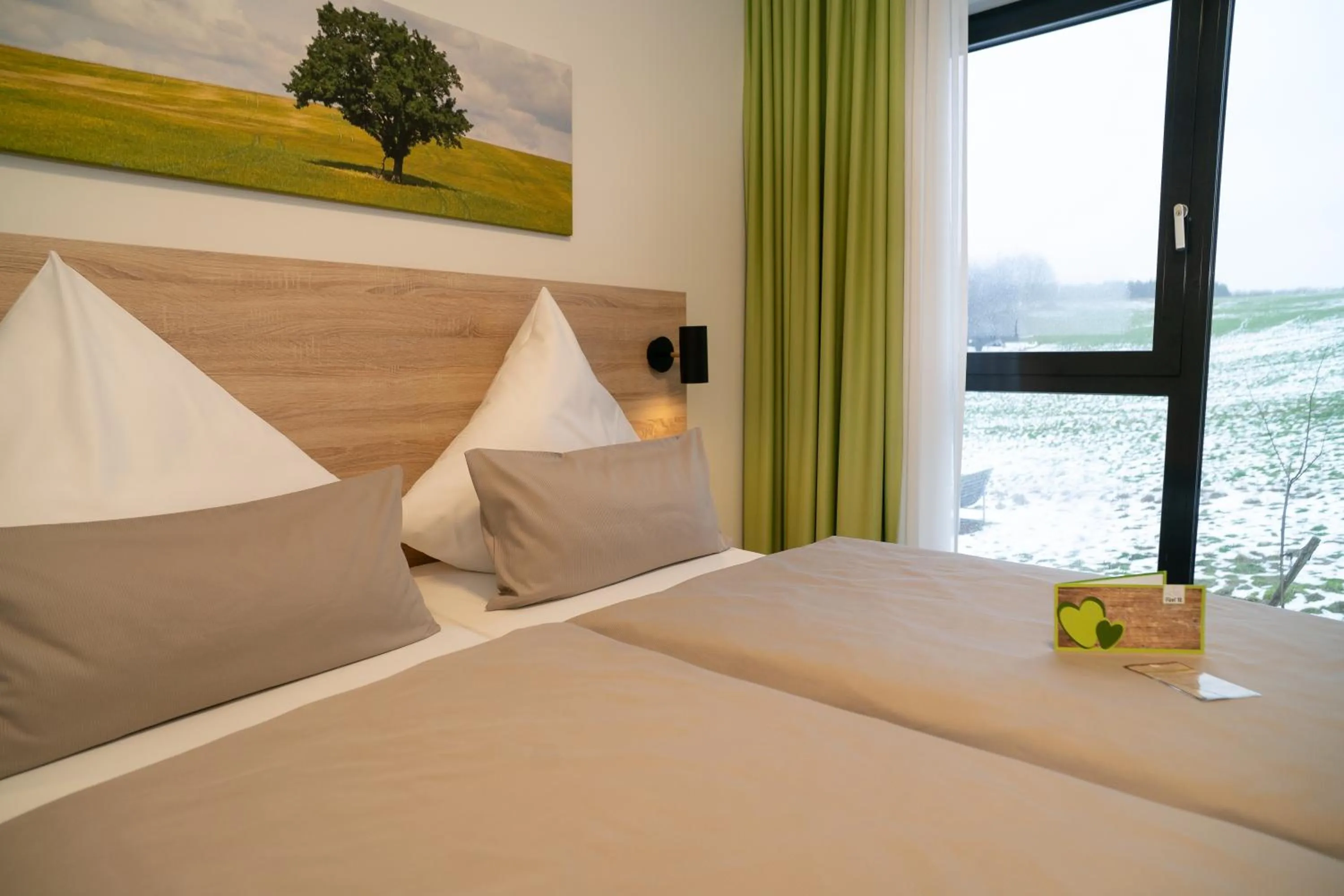 Photo of the whole room, Bed in Hotel FÜNF10