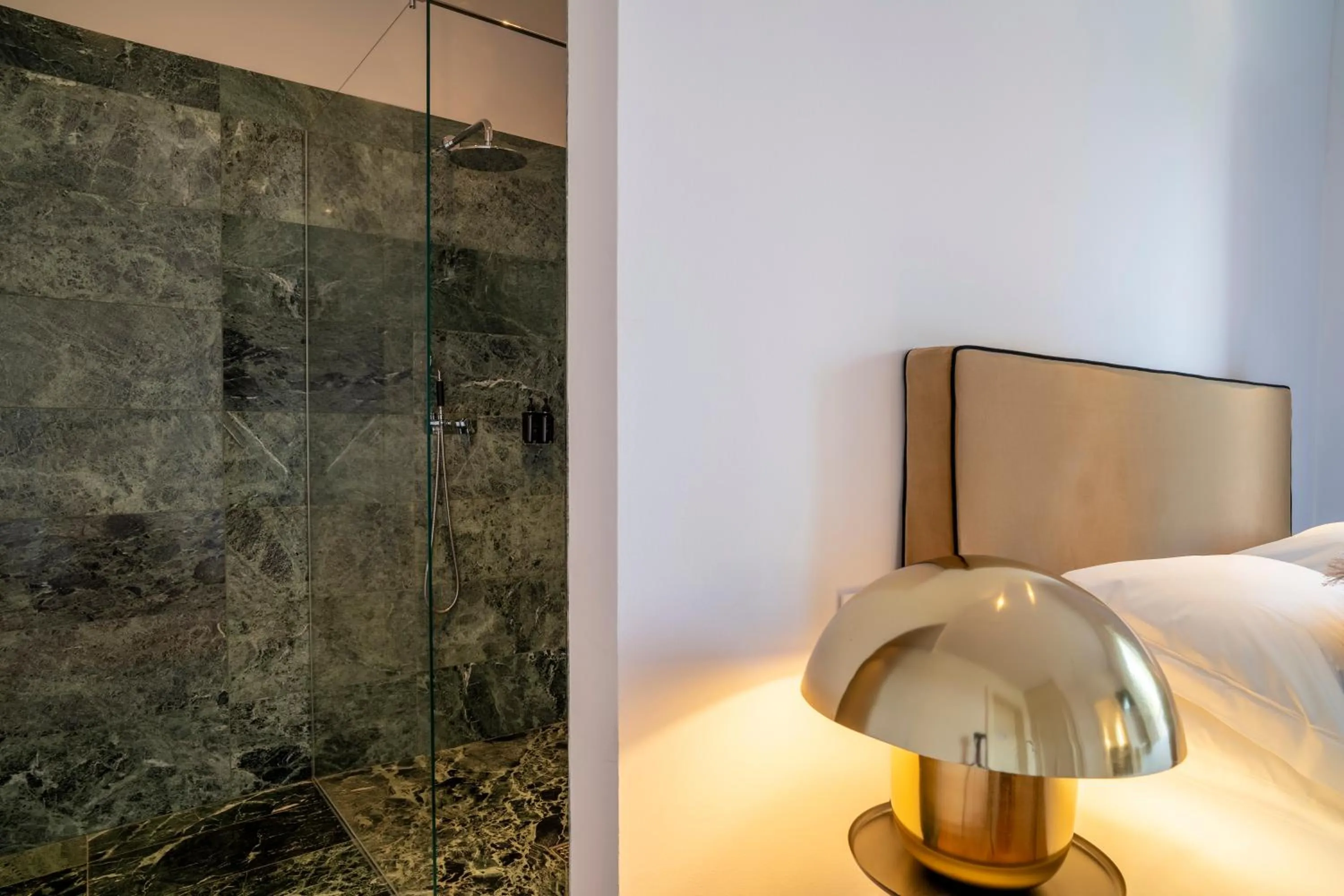 Shower, Bed in Boutique Hotel Villa Monty Banks