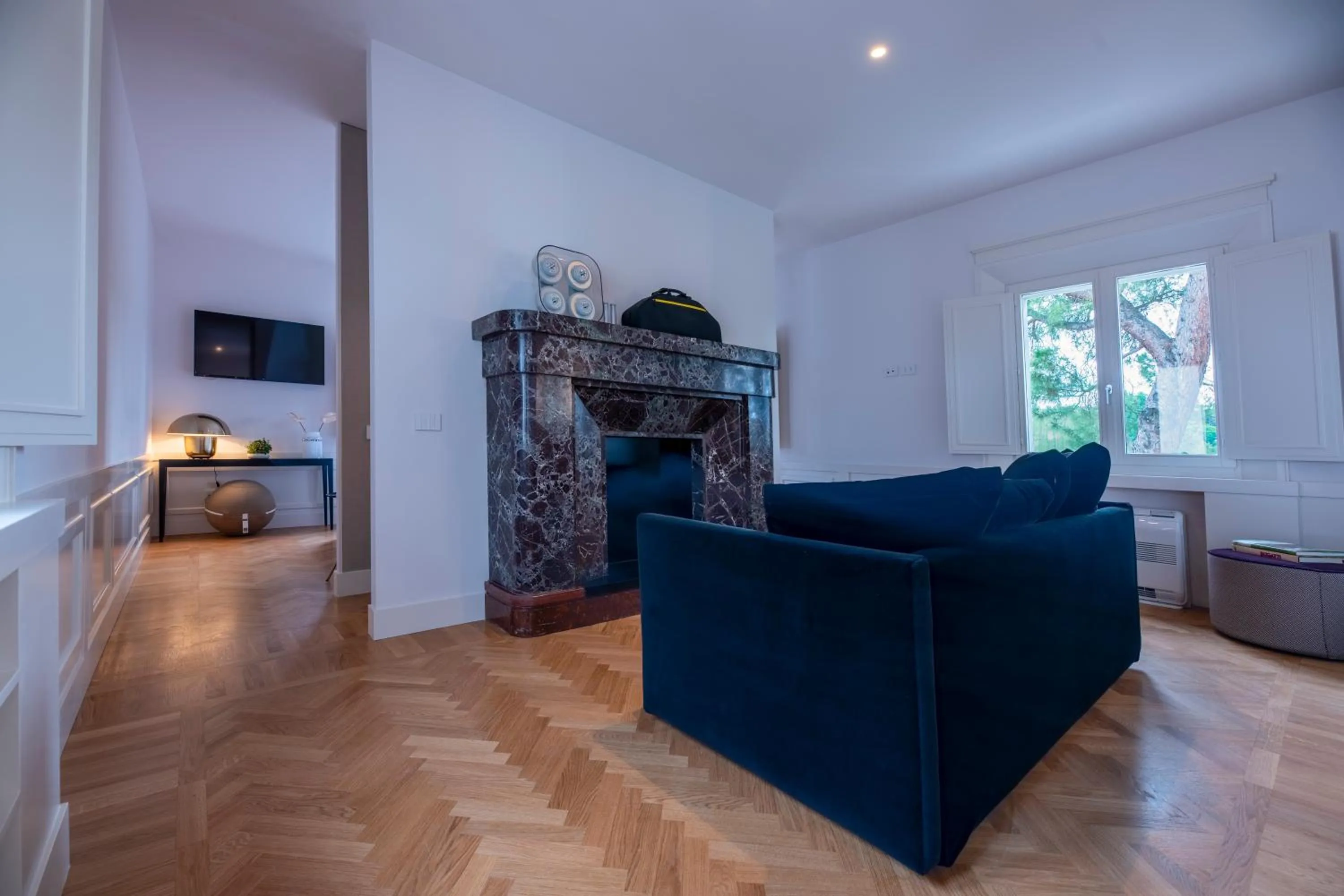 Communal lounge/ TV room in Boutique Hotel Villa Monty Banks