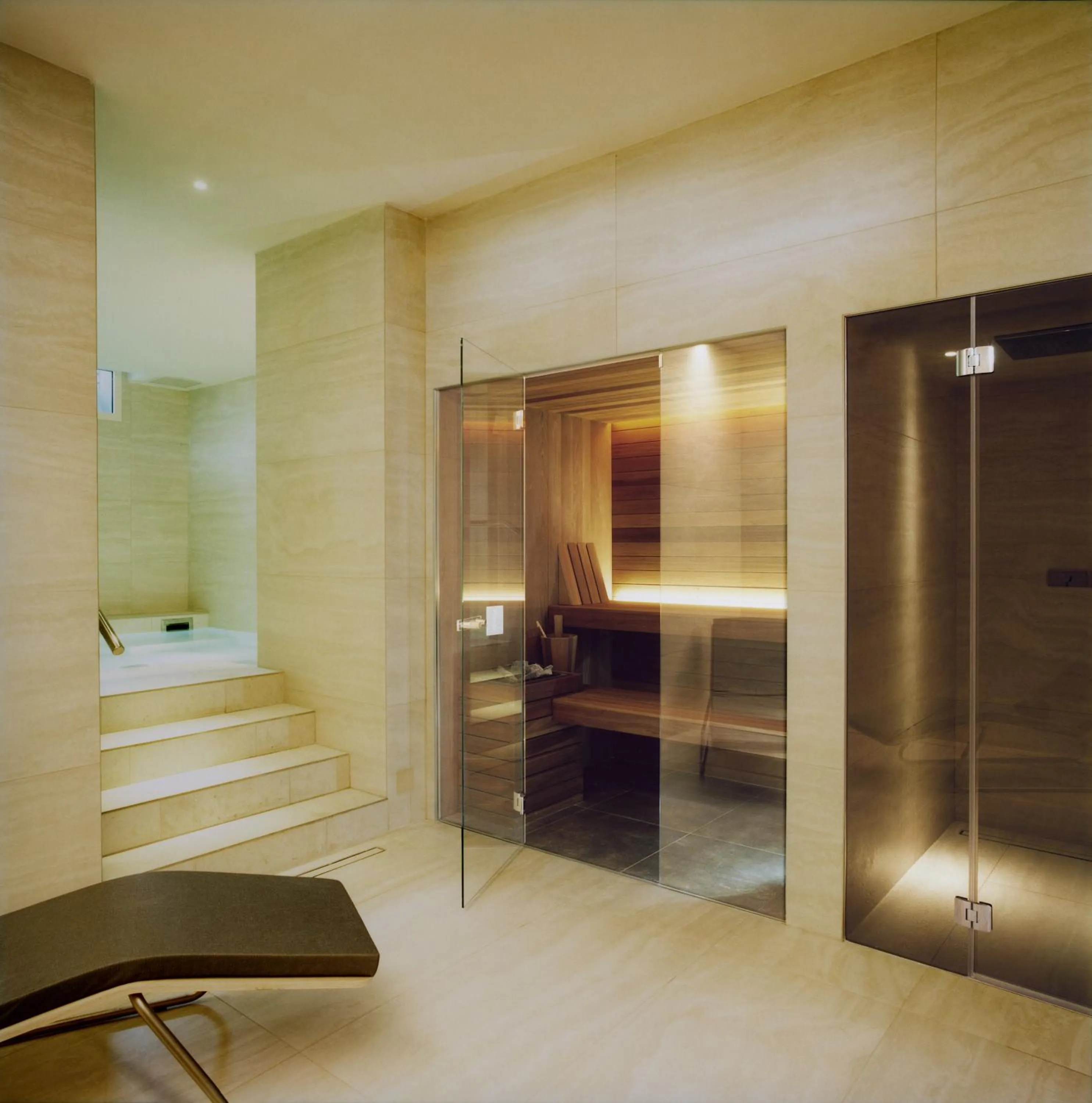 Shower, Bed in Boutique Hotel Villa Monty Banks