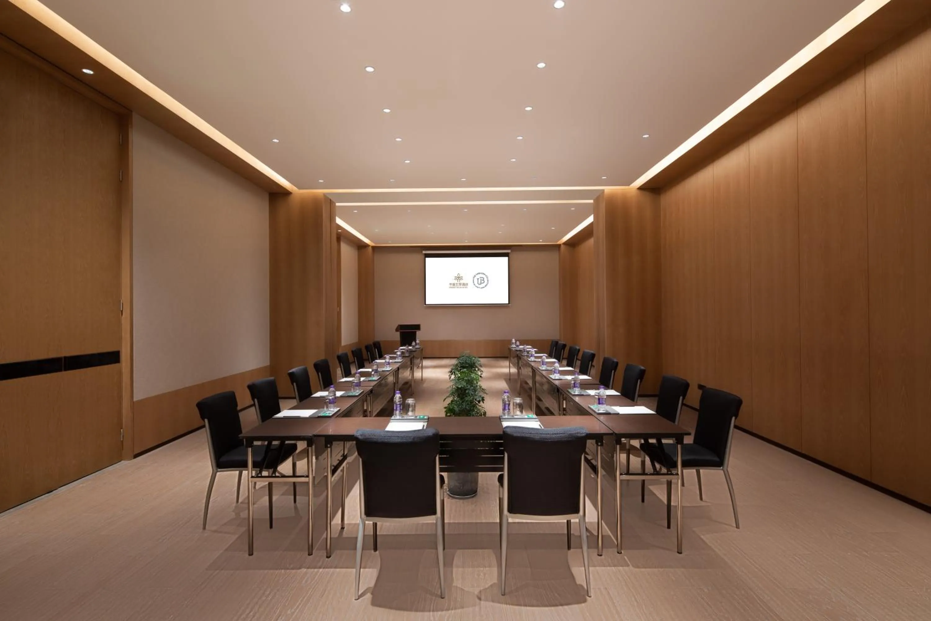 Business facilities in Grand WUJI Hotel, in The Unbound Collection by Hyatt