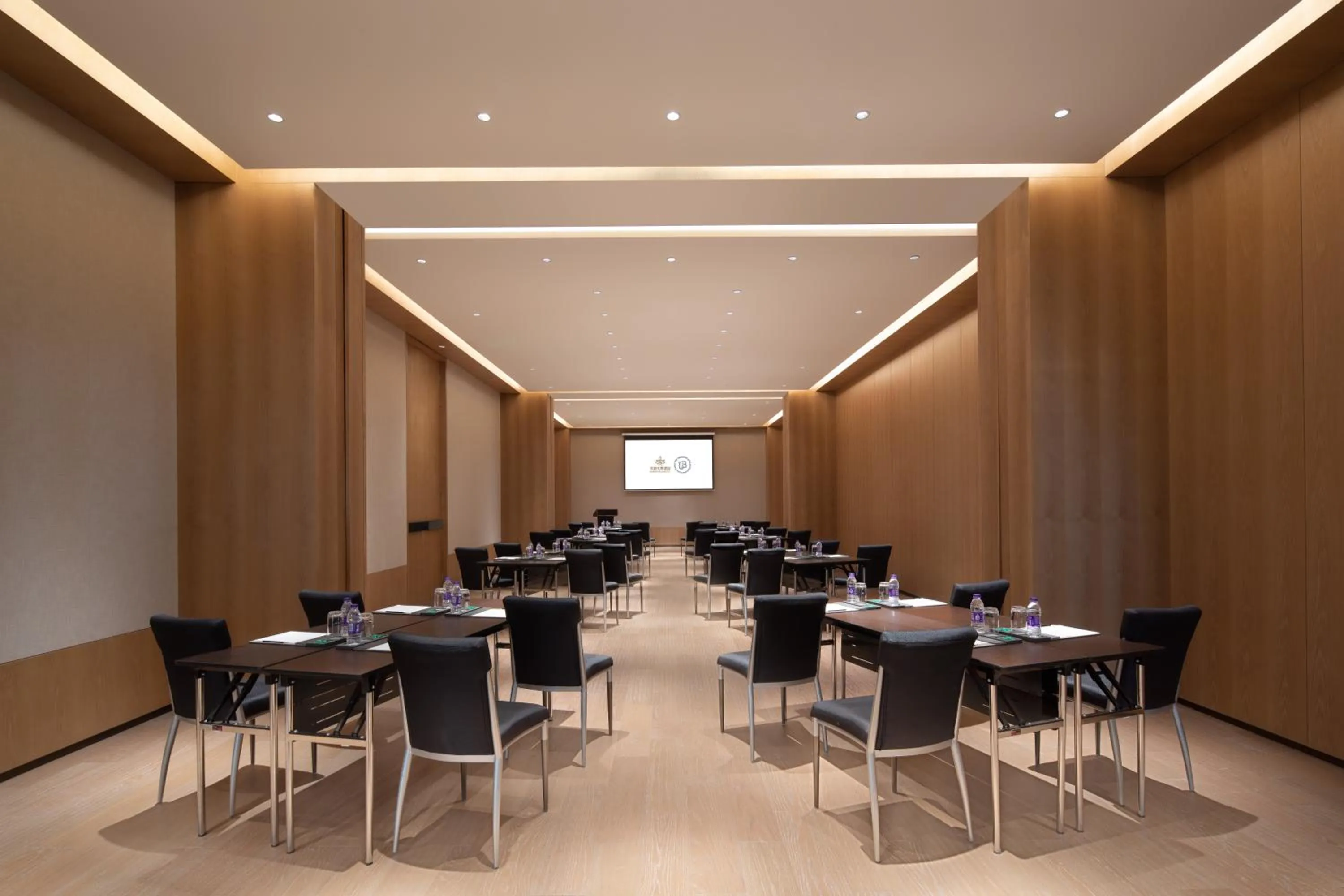 Business facilities in Grand WUJI Hotel, in The Unbound Collection by Hyatt