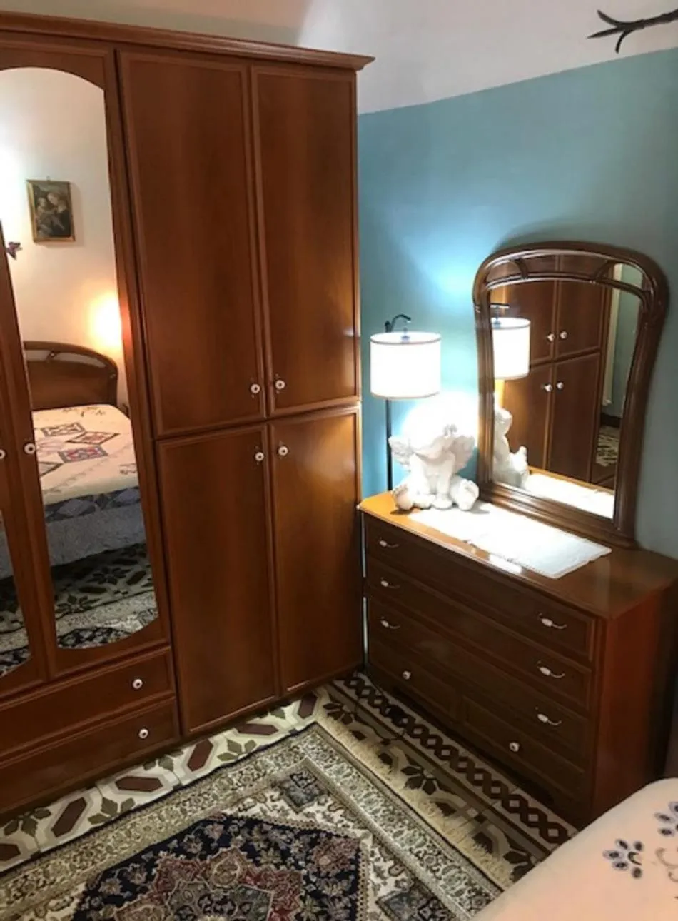 Decorative detail in L' Esploratore