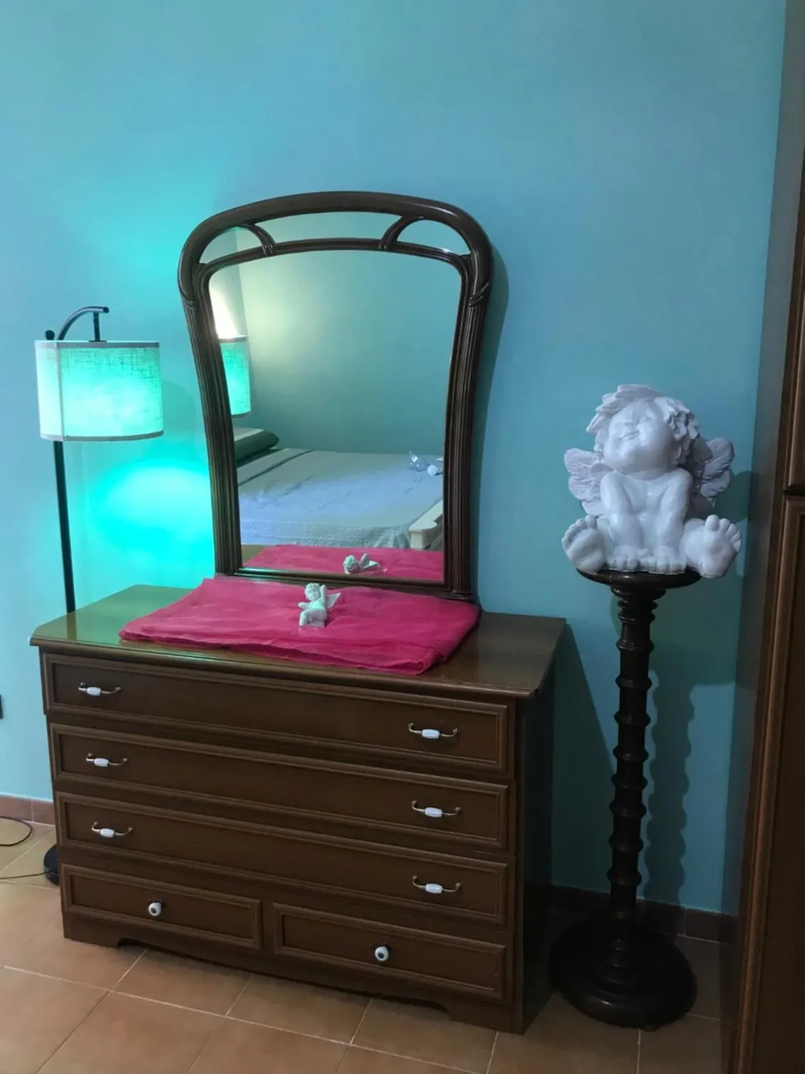 Decorative detail in L' Esploratore