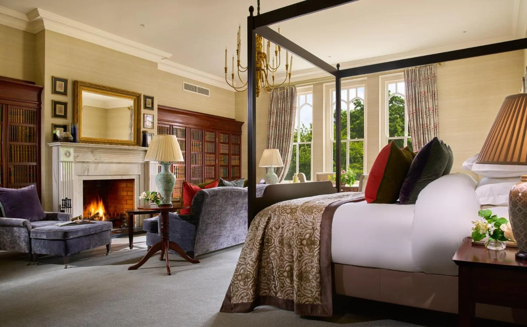 Photo of the whole room in Dromoland Castle