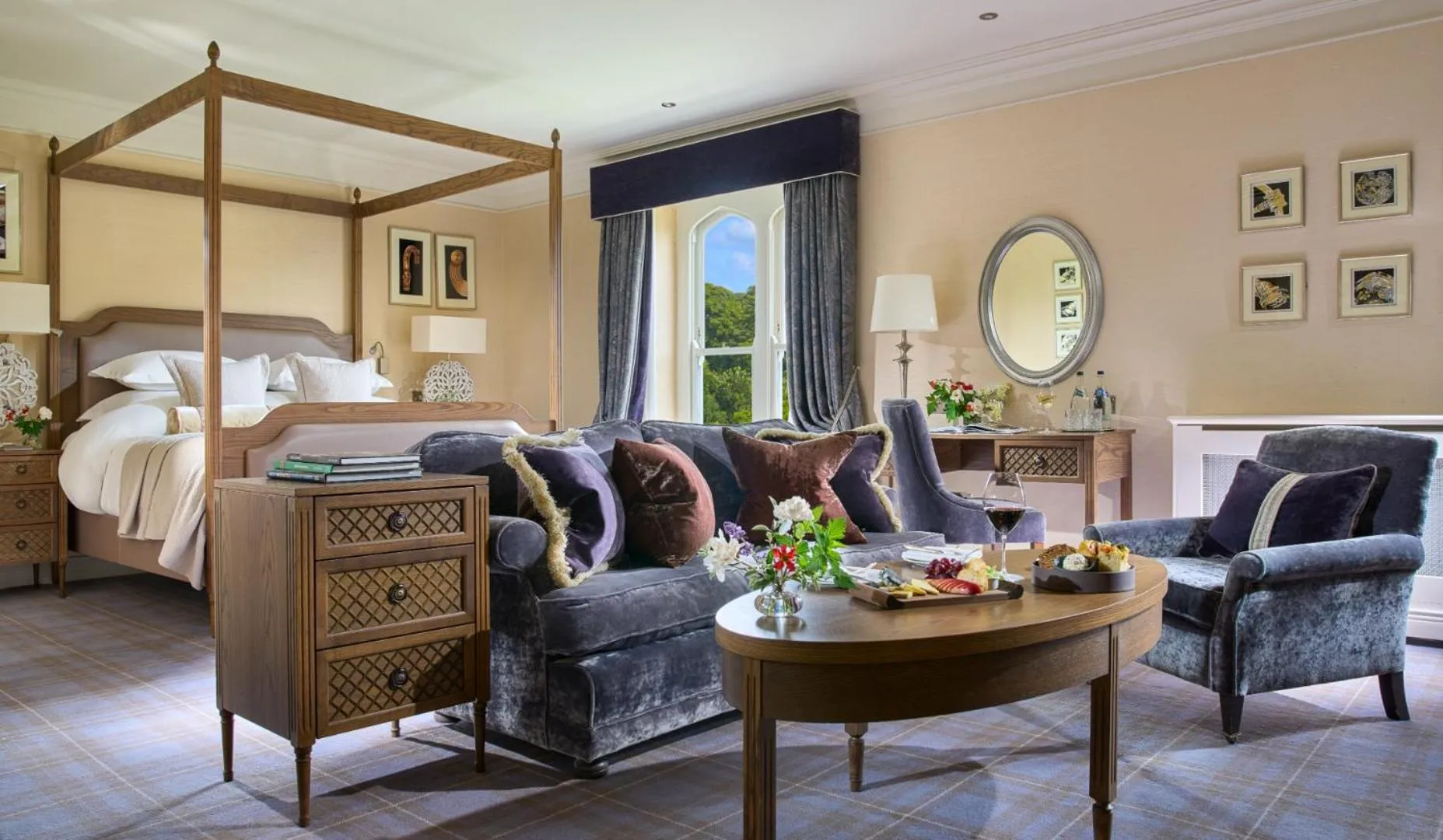 Photo of the whole room, Bed in Dromoland Castle