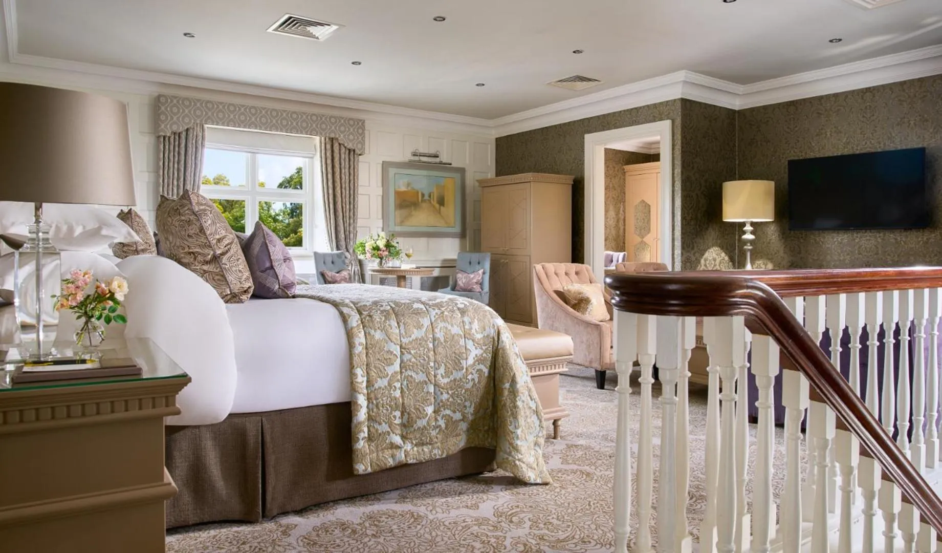 Photo of the whole room, Bed in Dromoland Castle