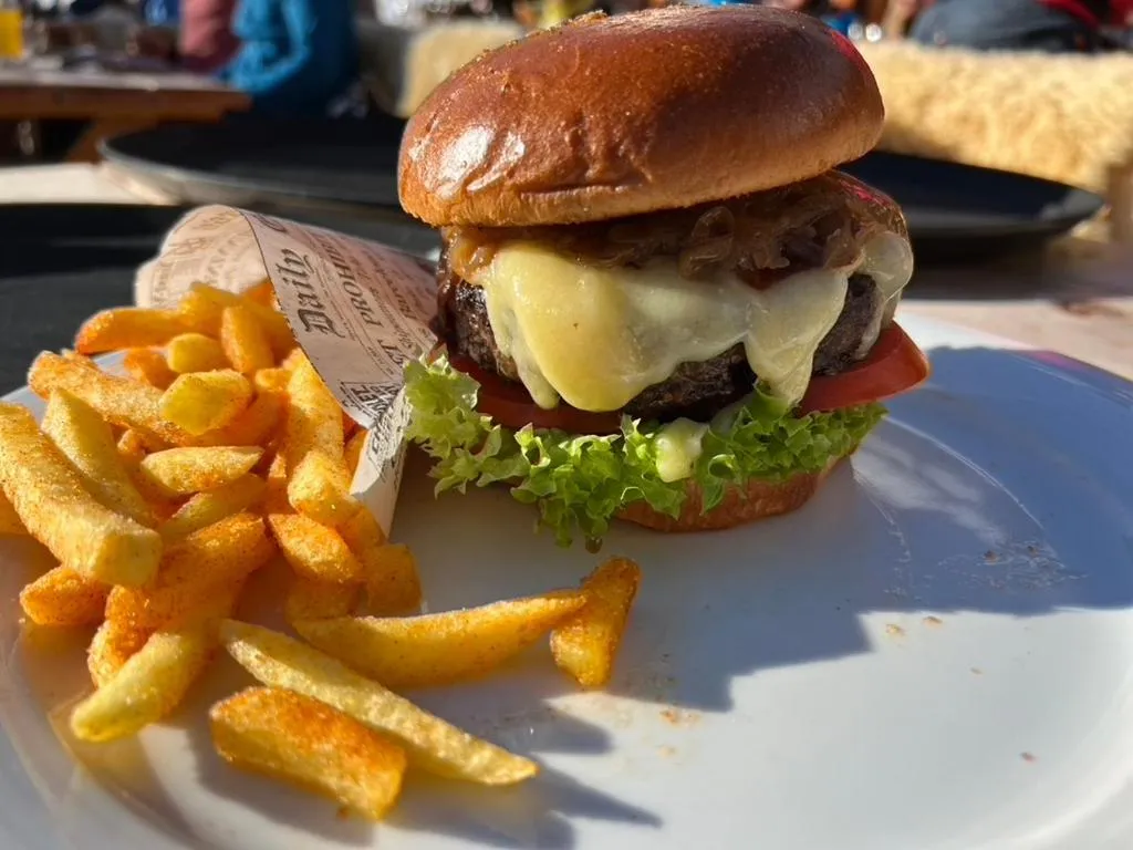 Restaurant/places to eat in Erezsässhütte