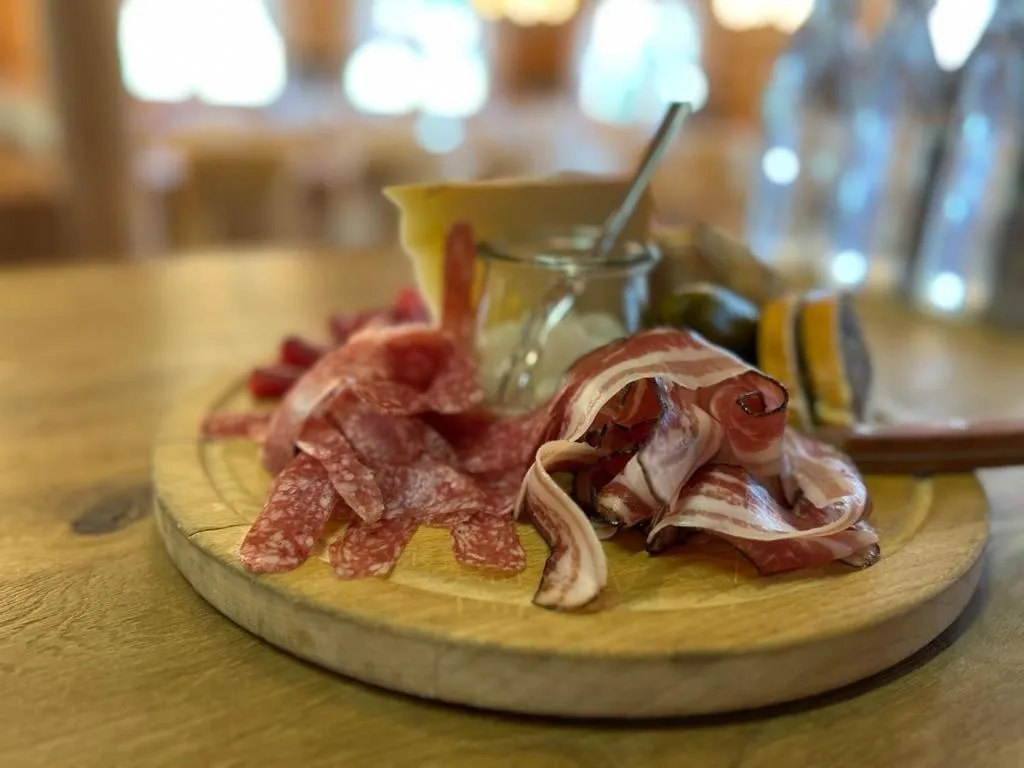 Restaurant/places to eat in Erezsässhütte