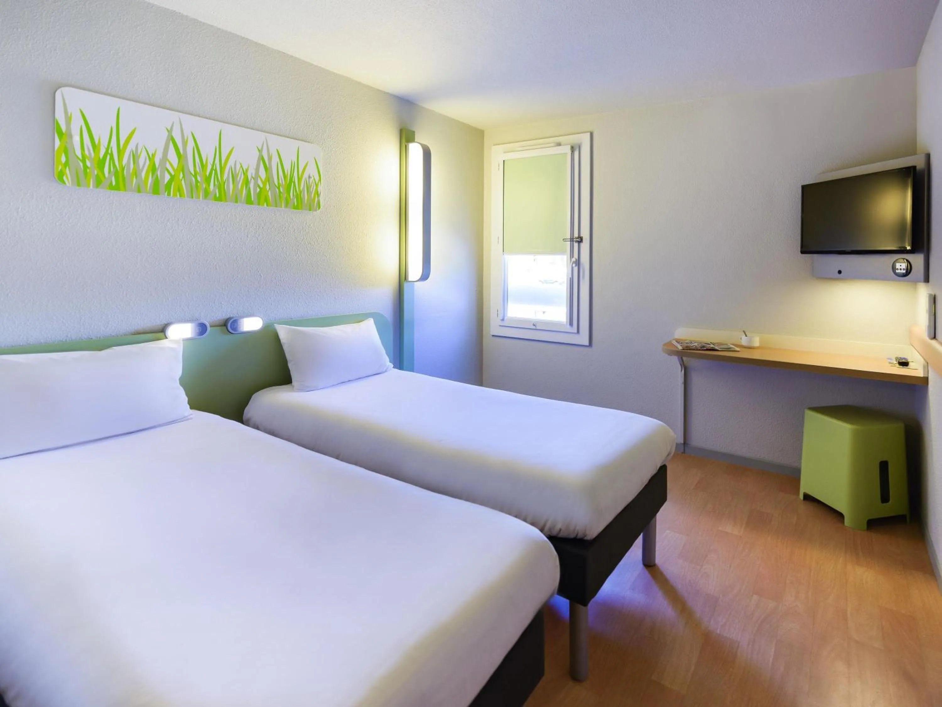 Bedroom, Bed in Ibis Budget Bollene