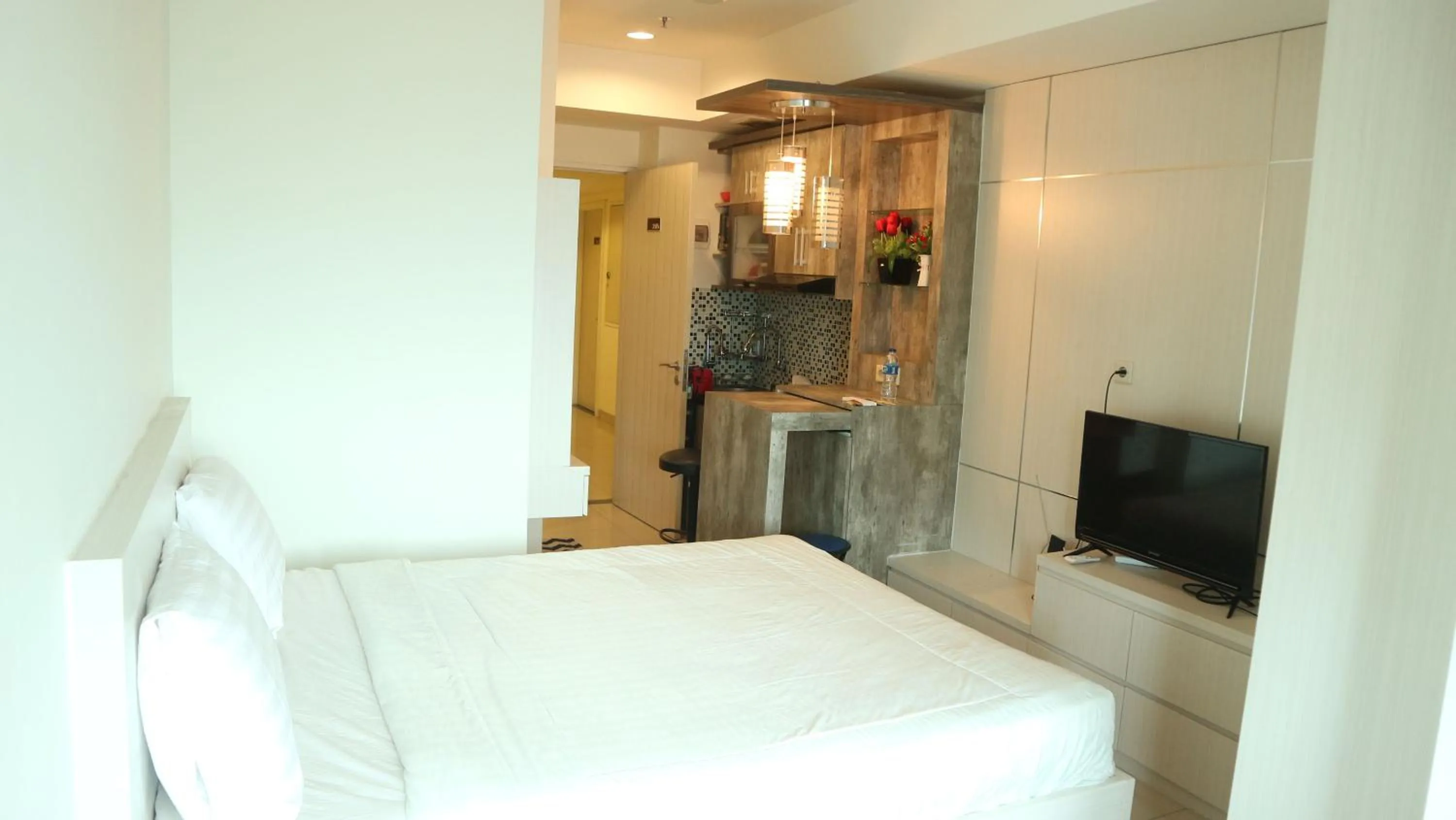 Photo of the whole room, Bed in Apartemen Grand Kamala Lagoon by Cheapinn