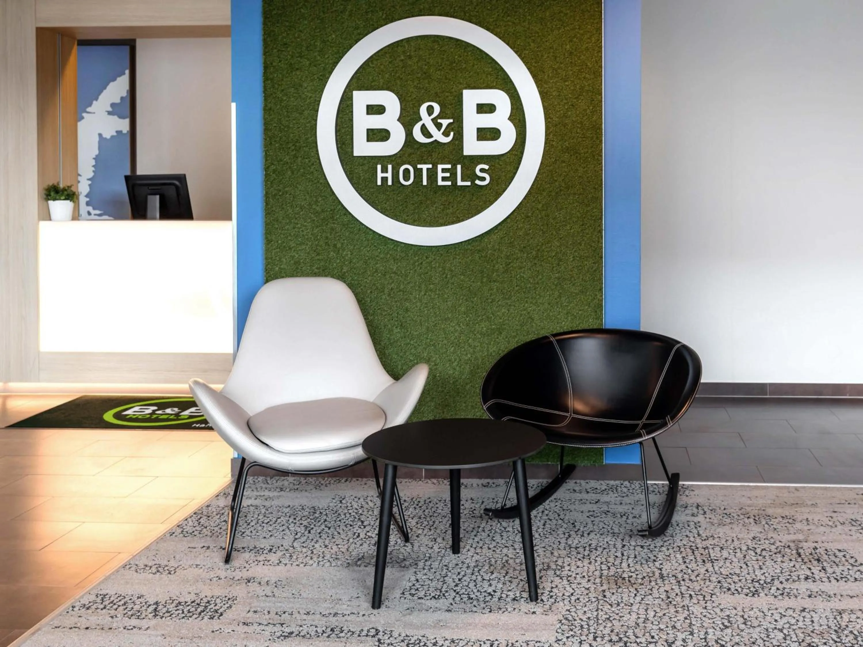 Lobby or reception in B&B HOTEL Frankfurt-Hahn Airport