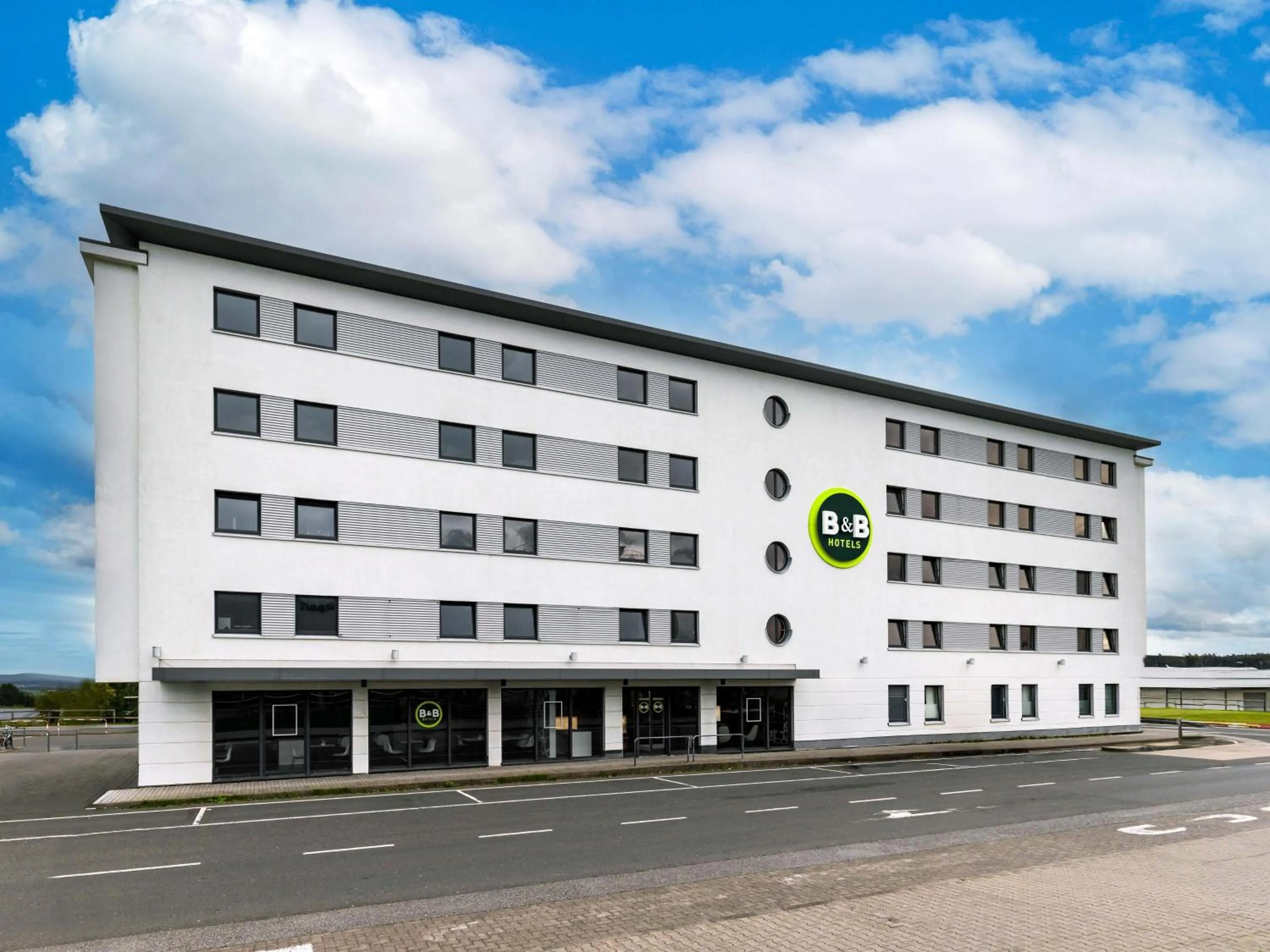 Property building in B&B HOTEL Frankfurt-Hahn Airport