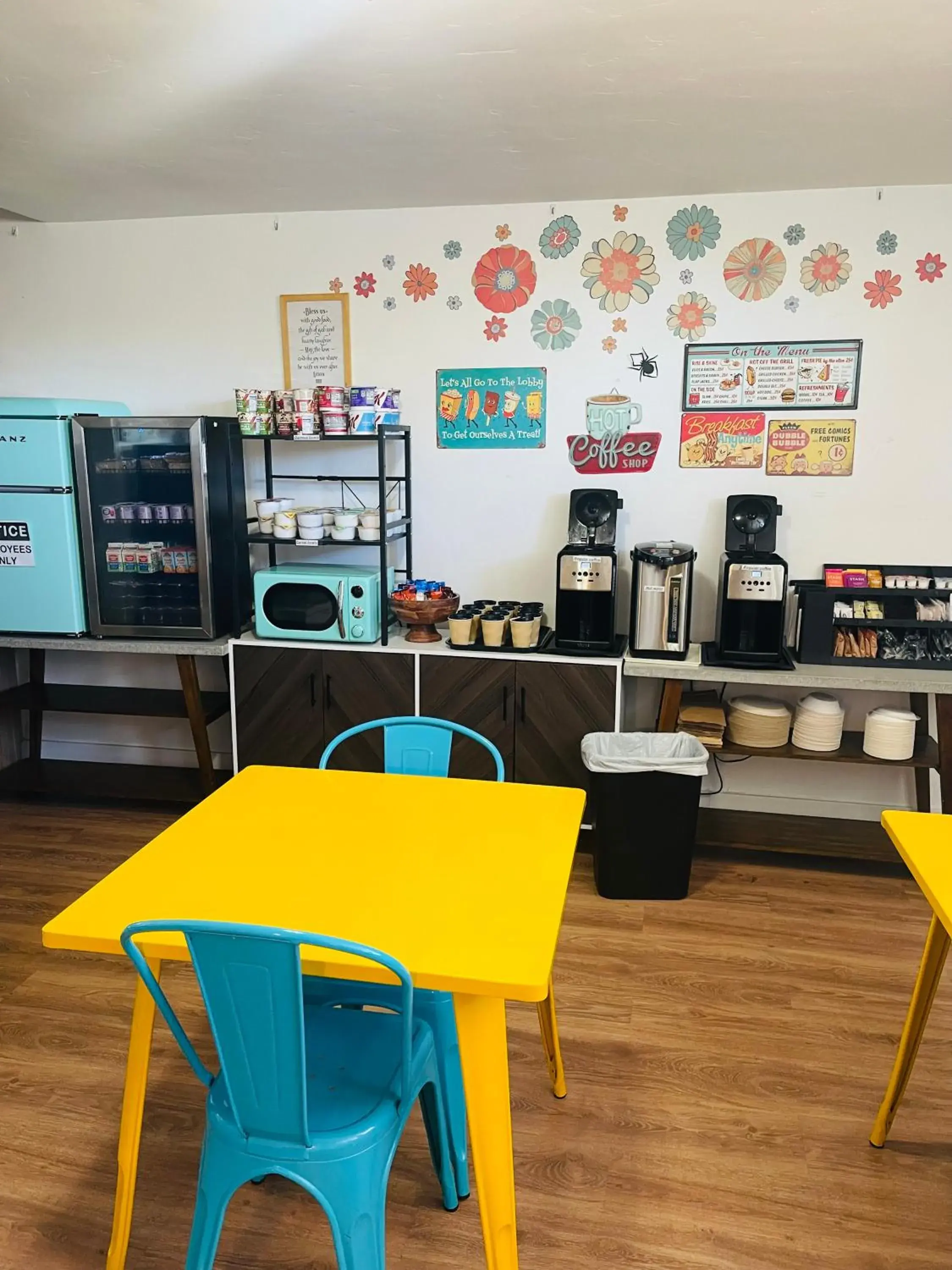 Breakfast in Blue Sage Inn & Suites Breakfast in Blue Sage Inn & Suites