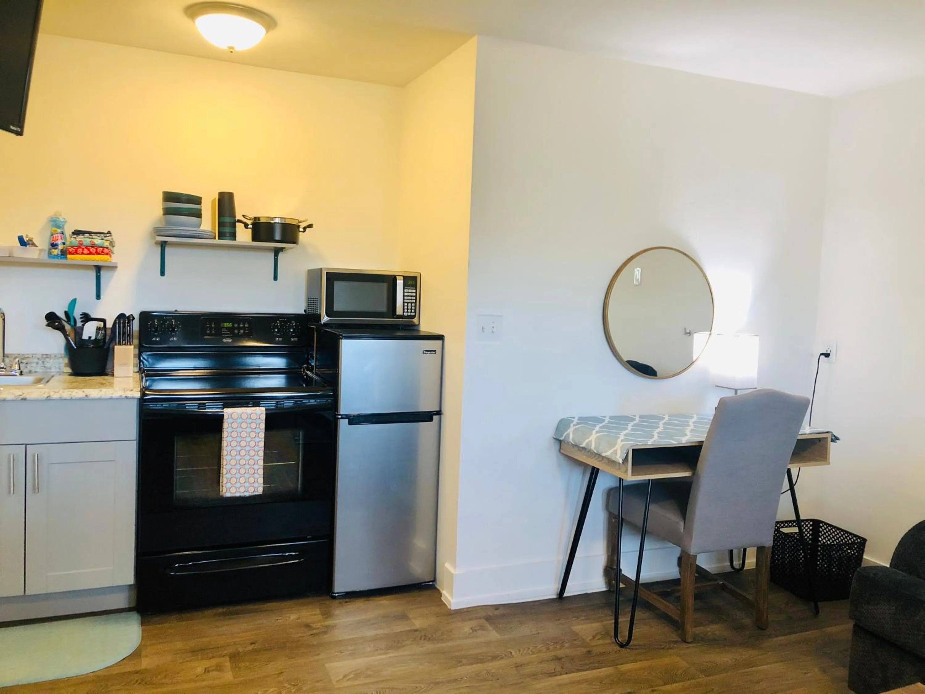 Kitchen or kitchenette in Blue Sage Inn & Suites