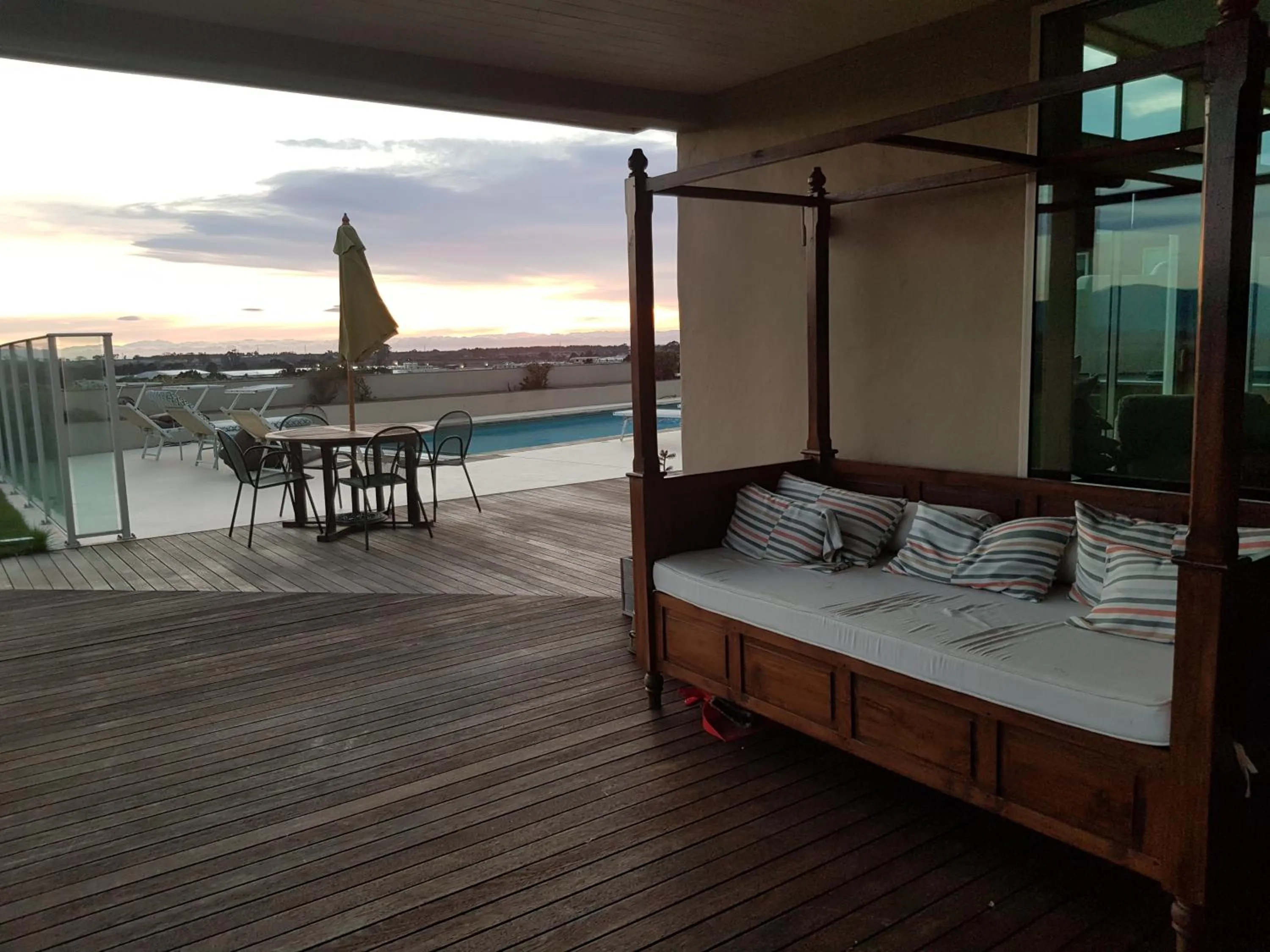 Patio, Bed in Mountainview Villa