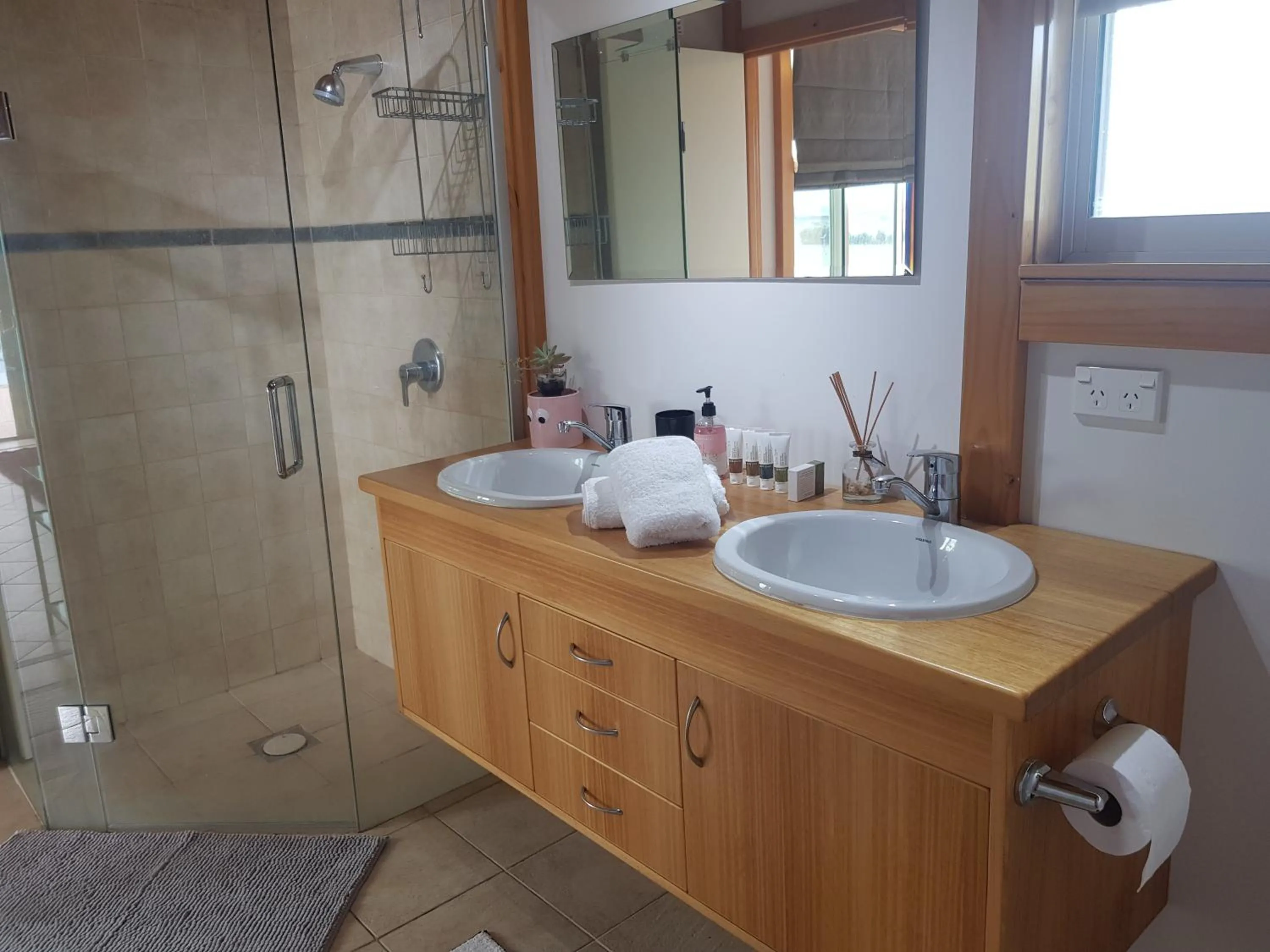 Shower in Mountainview Villa
