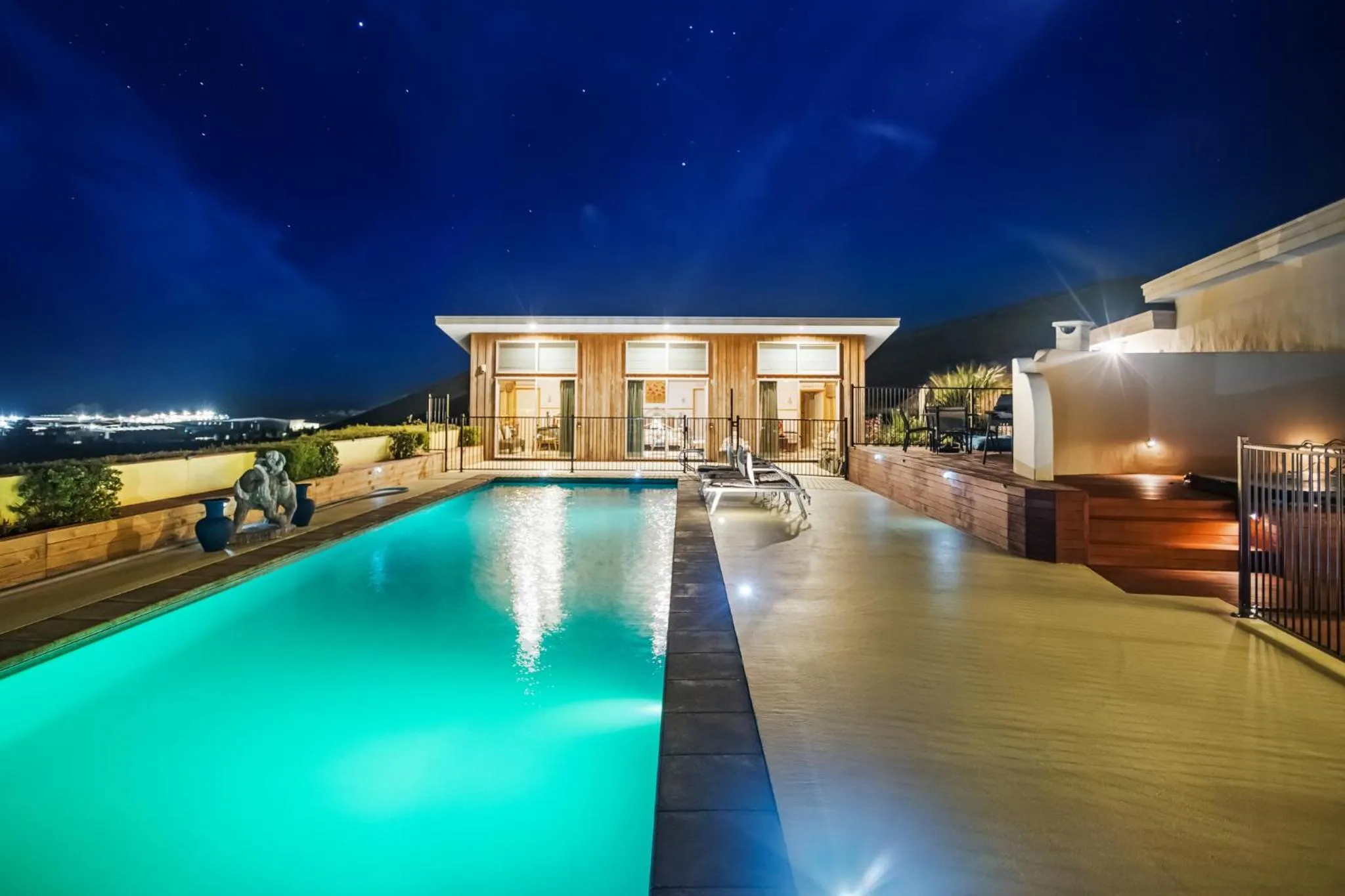 Swimming pool in Mountainview Villa