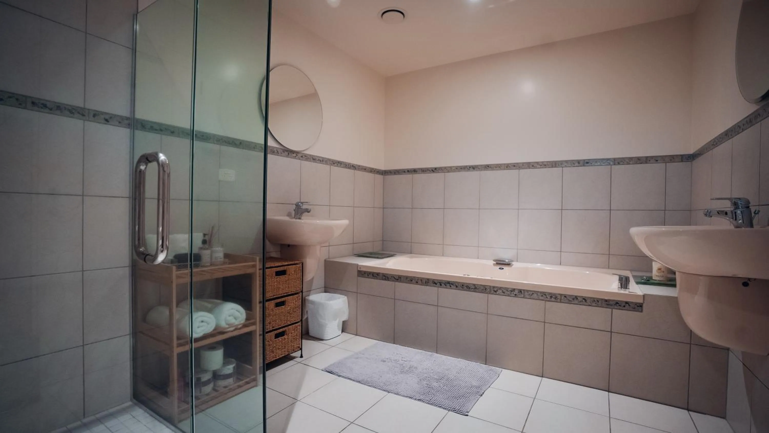 Shower in Mountainview Villa