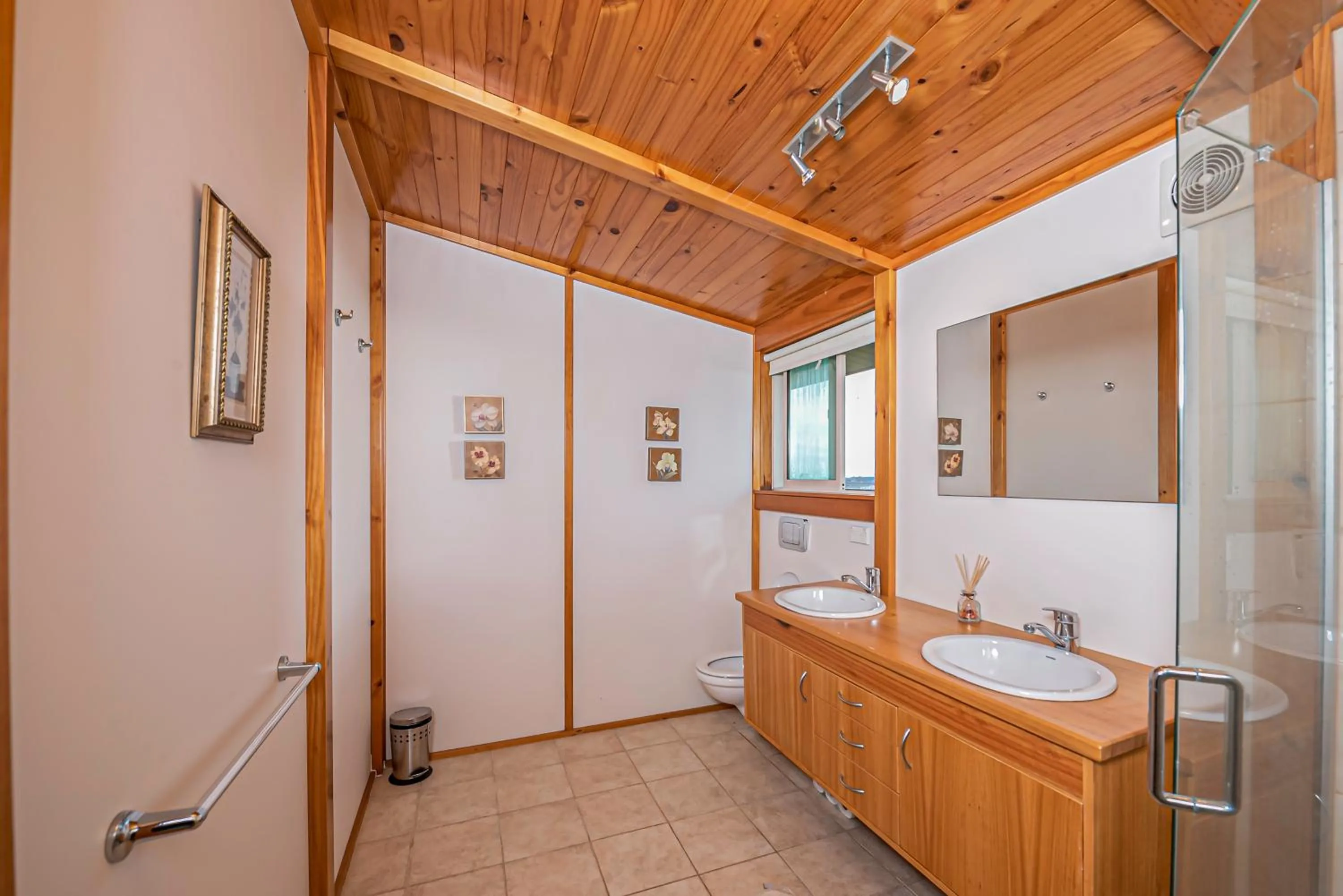 Shower in Mountainview Villa