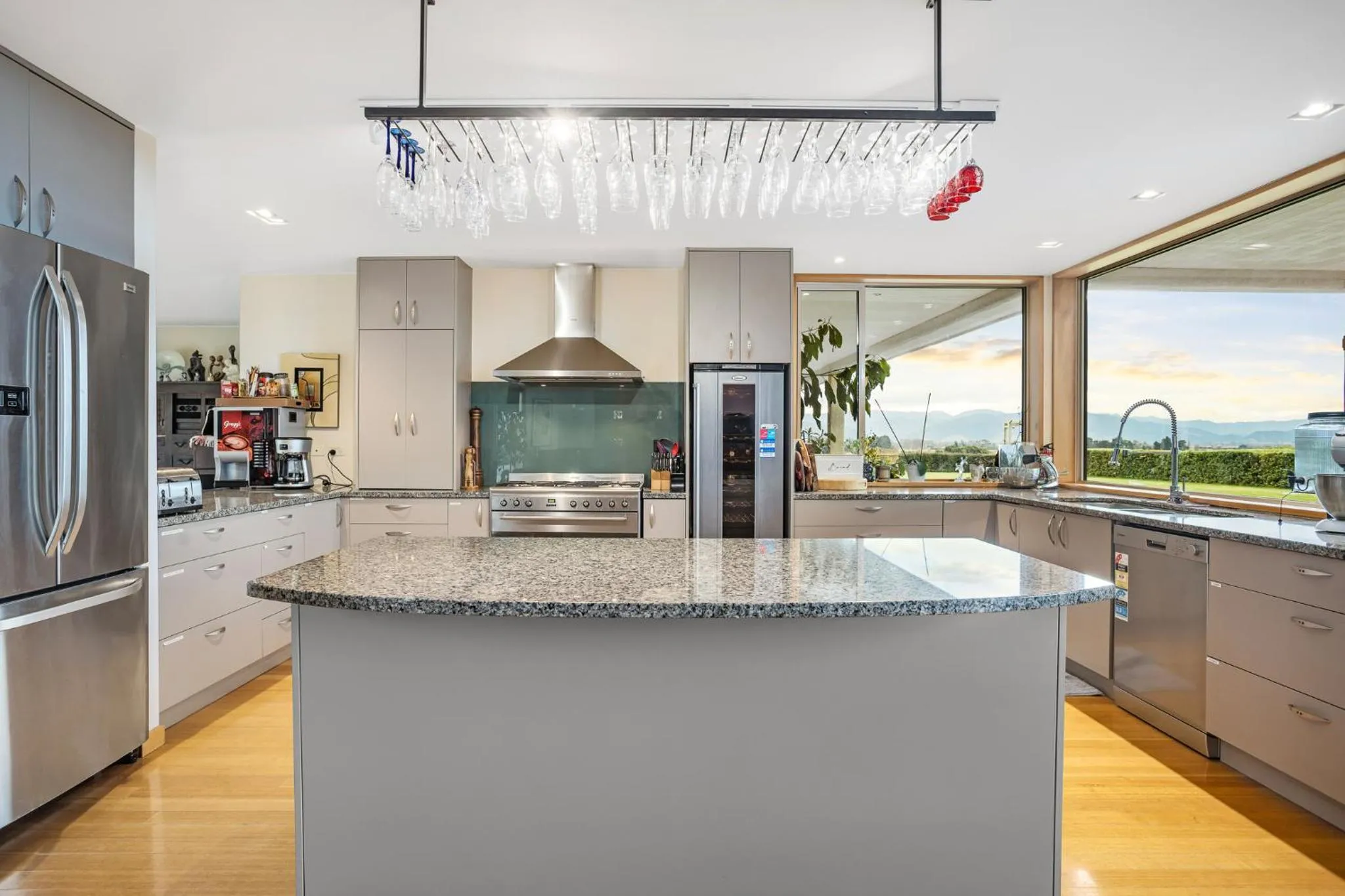 Kitchen or kitchenette in Mountainview Villa