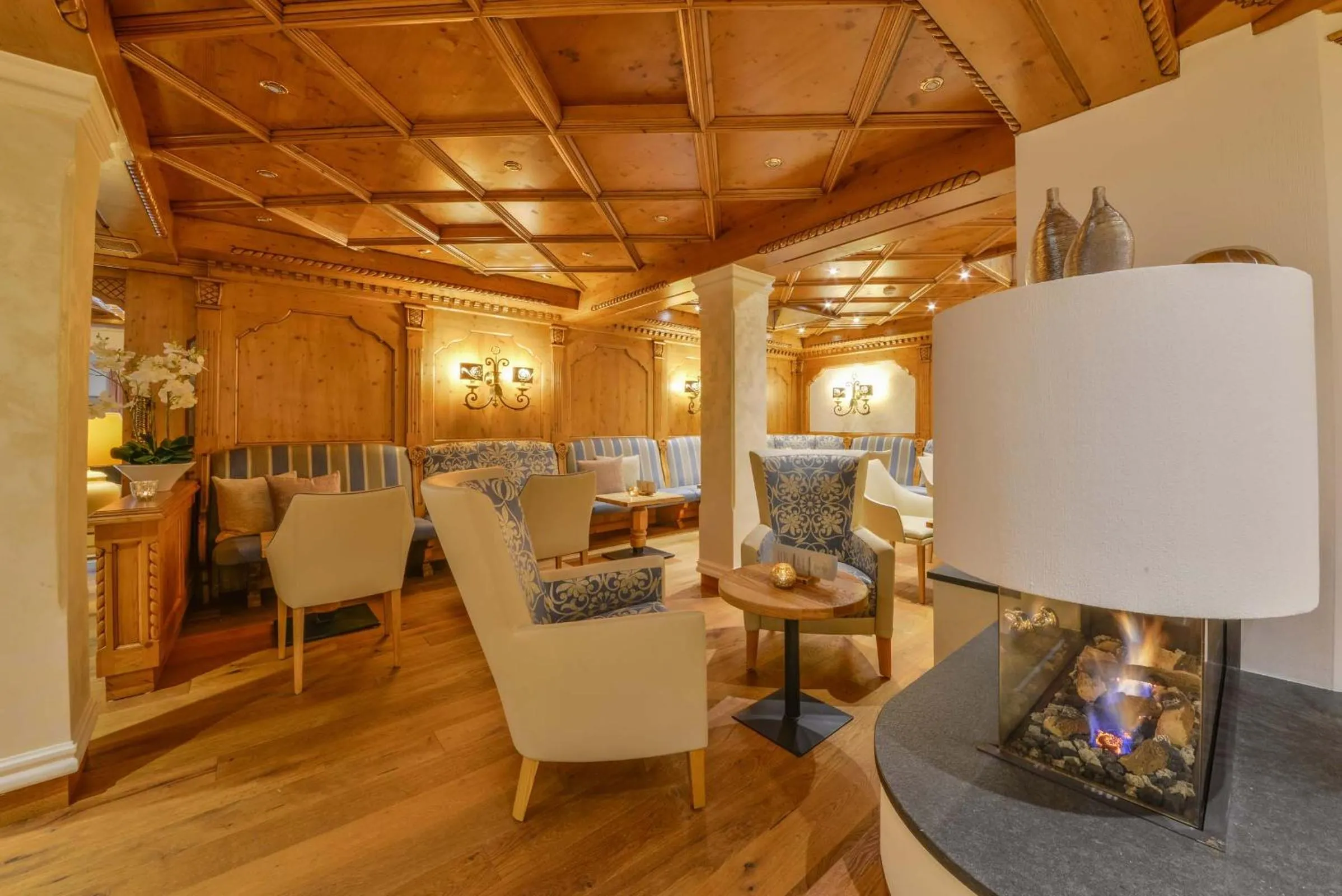 Communal lounge/ TV room in Doerr Landhotel & Spa