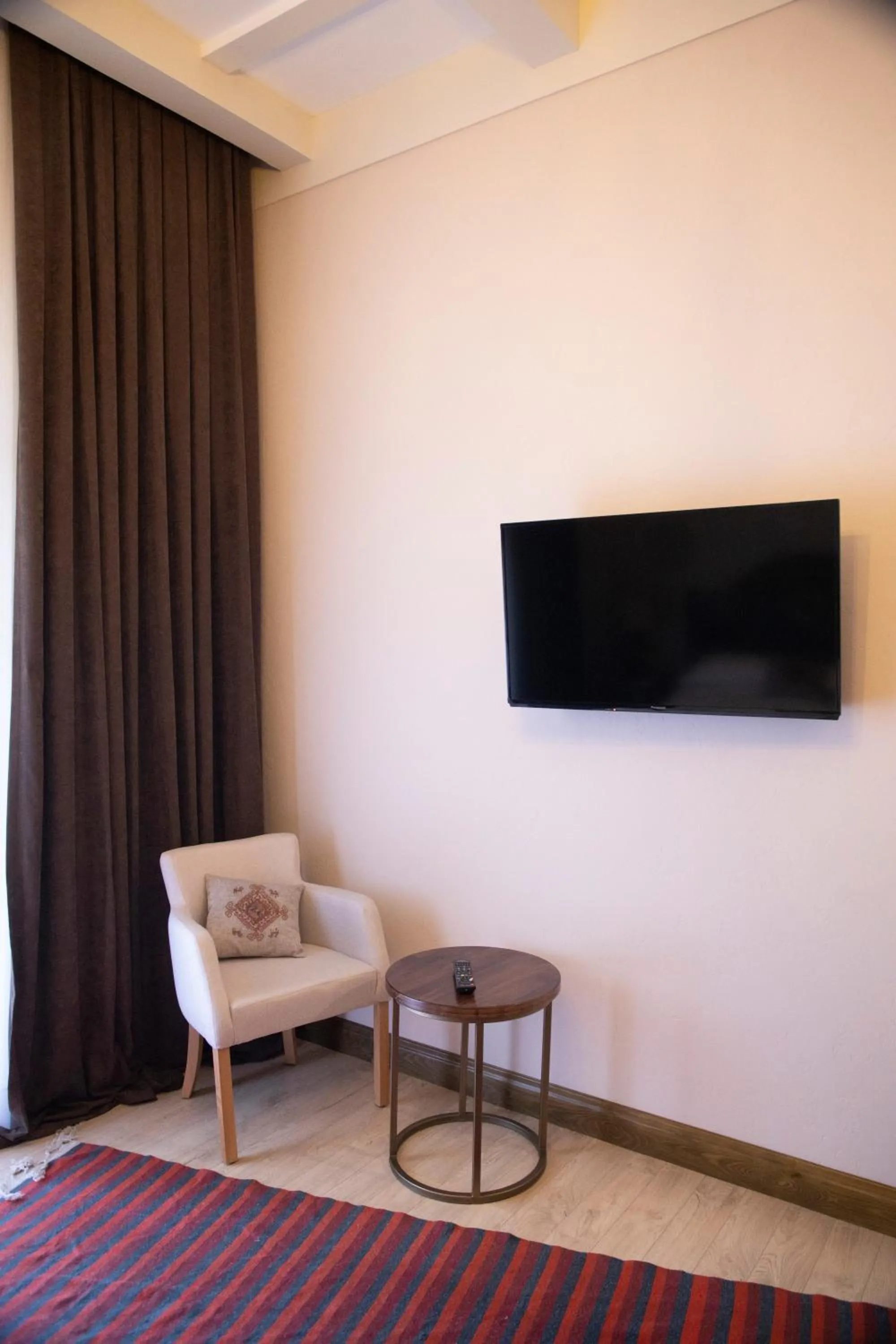 Communal lounge/ TV room in Boutique ETHNO HOTEL