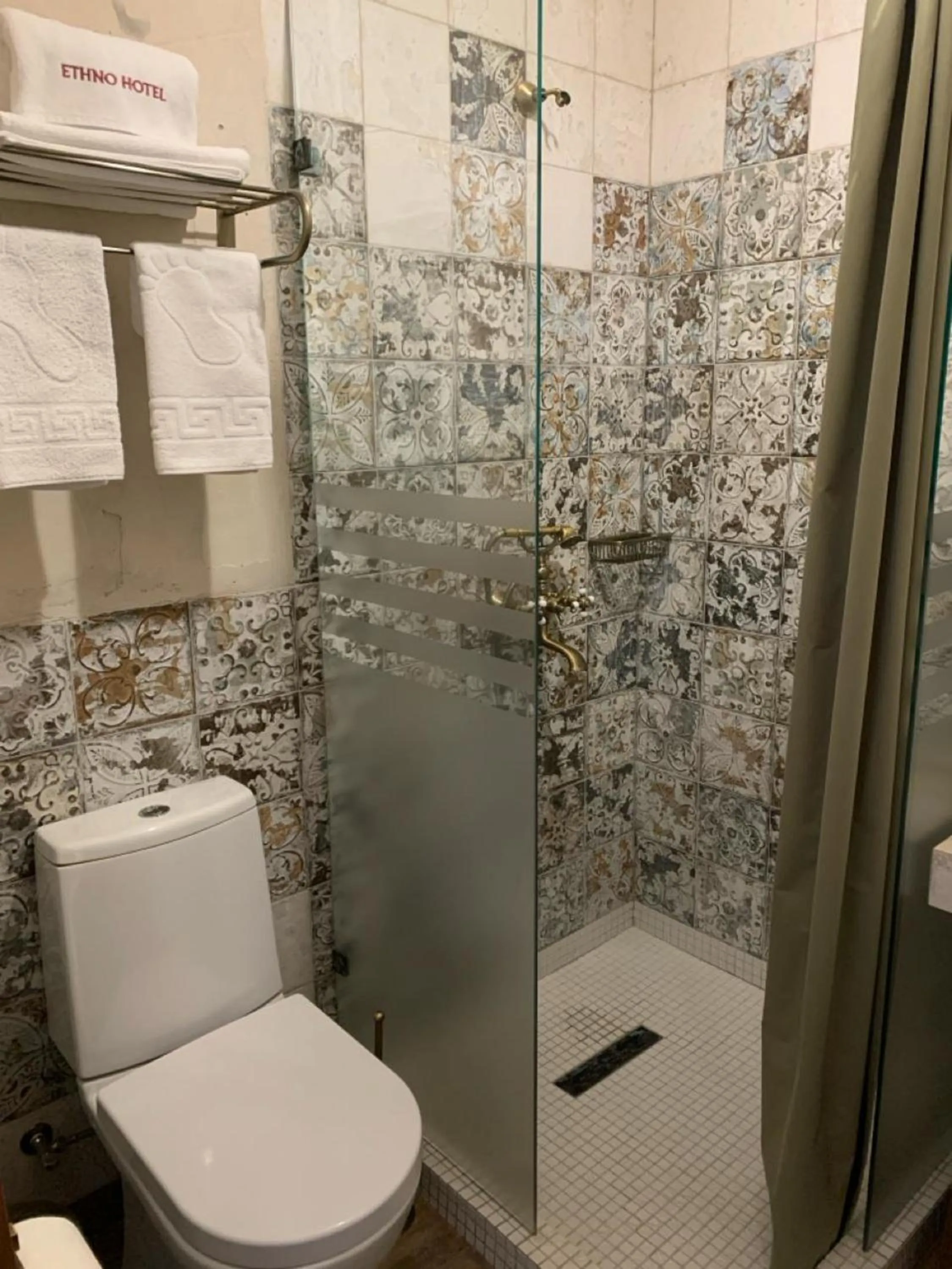 Shower in Boutique ETHNO HOTEL