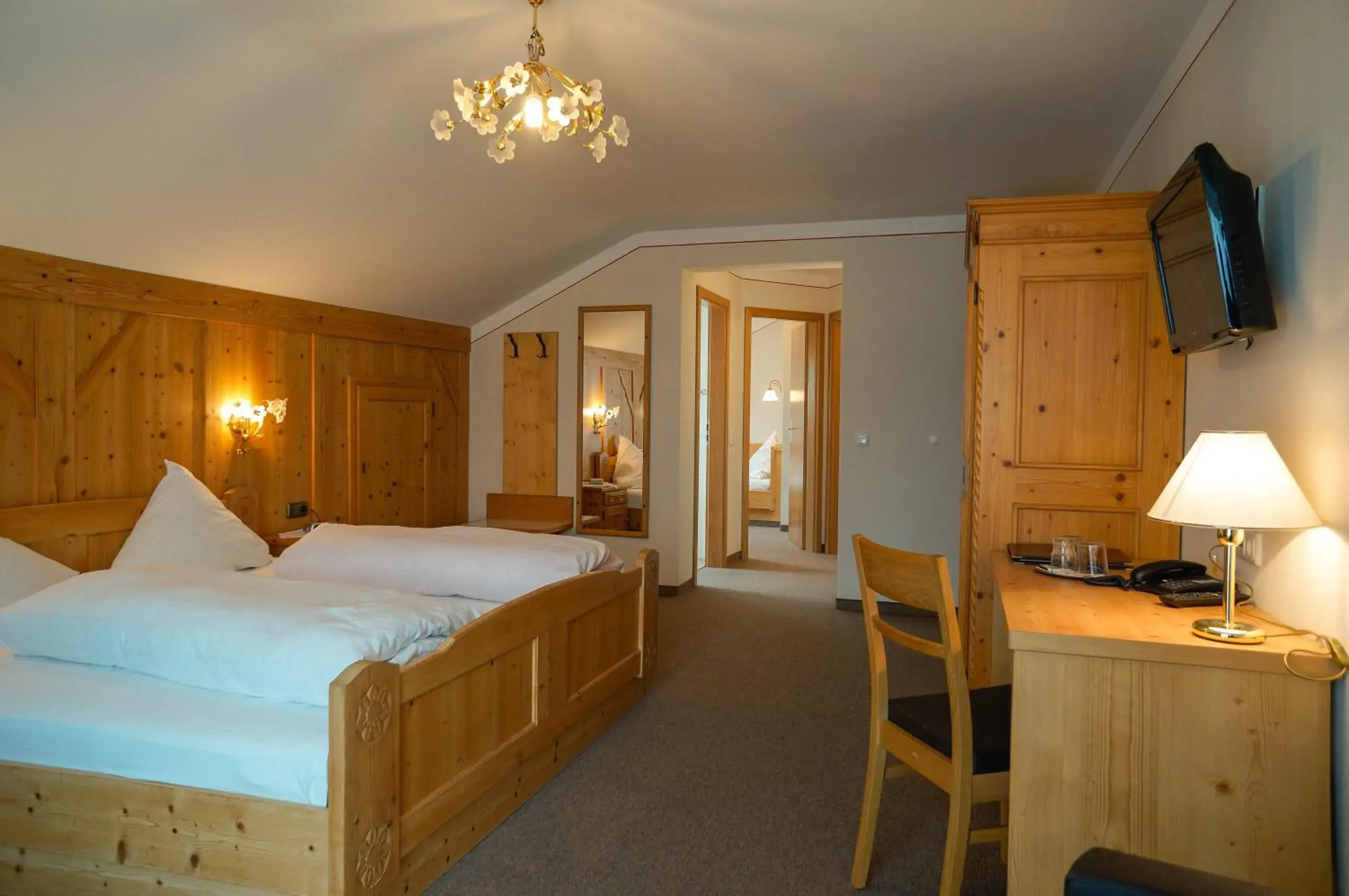 Family Room (2 Adults + 1 Child) in Landgasthof Zur Post Family Room (2 Adults + 1 Child) in Landgasthof Zur Post