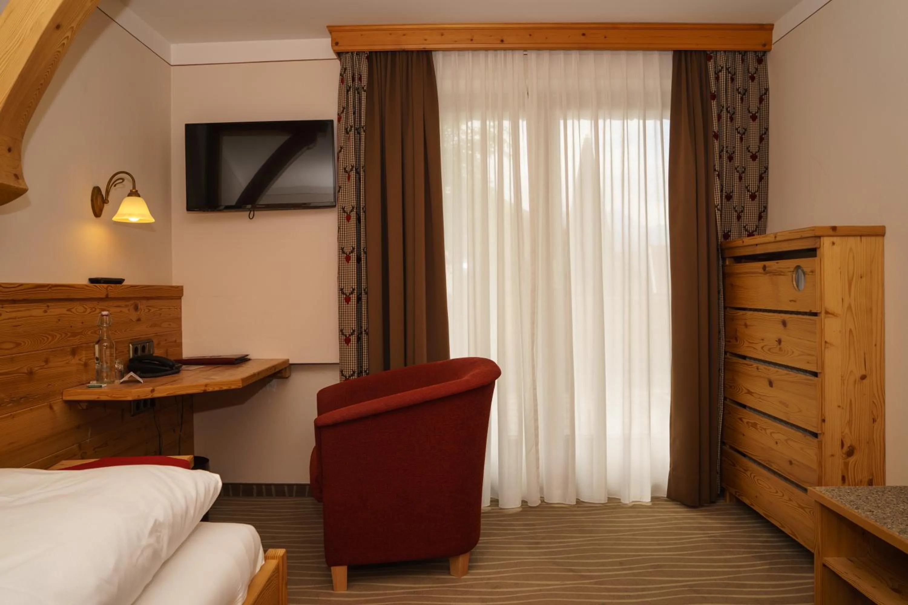 Photo of the whole room, Bed in Landgasthof Zur Post