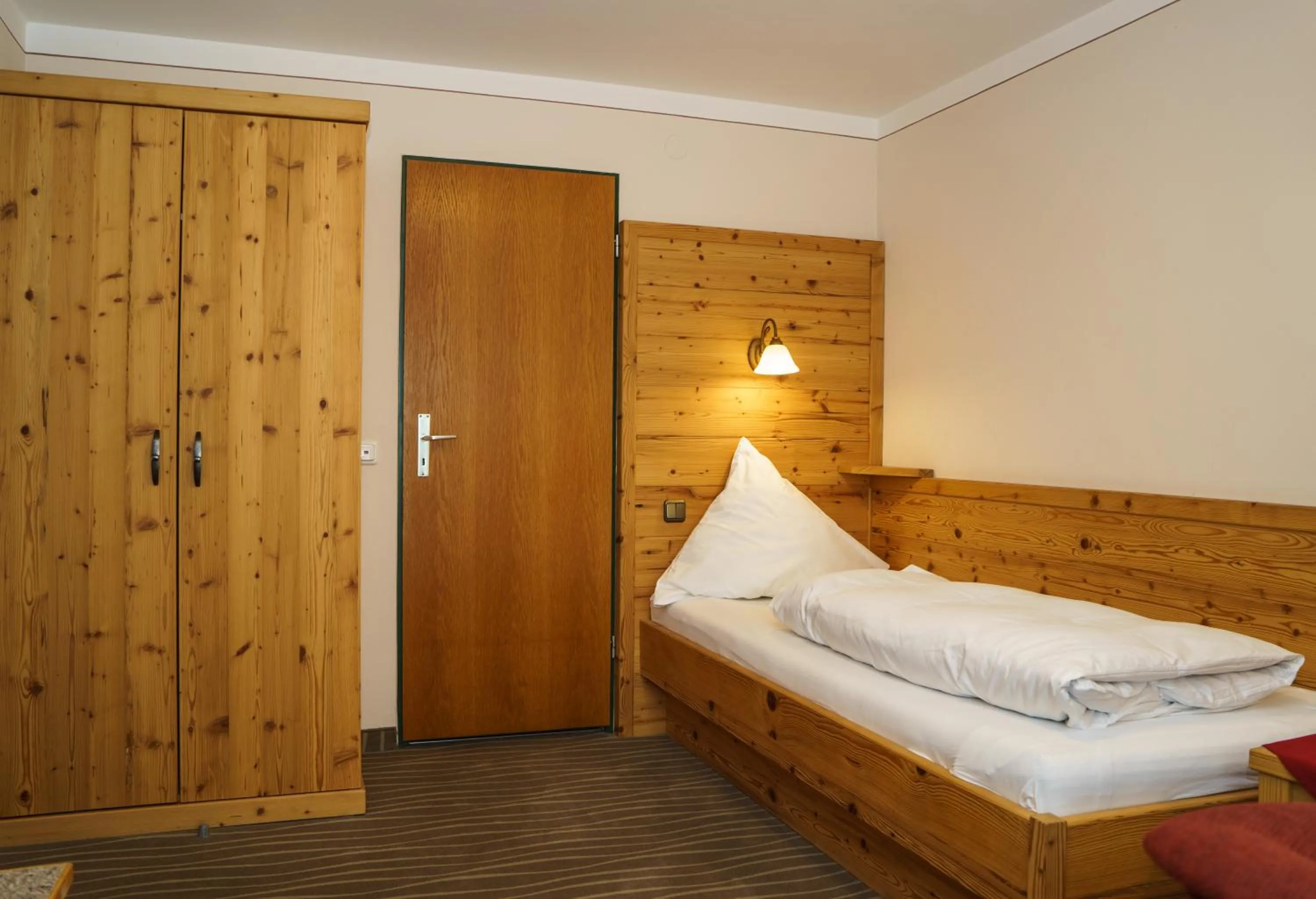 Photo of the whole room, Bed in Landgasthof Zur Post