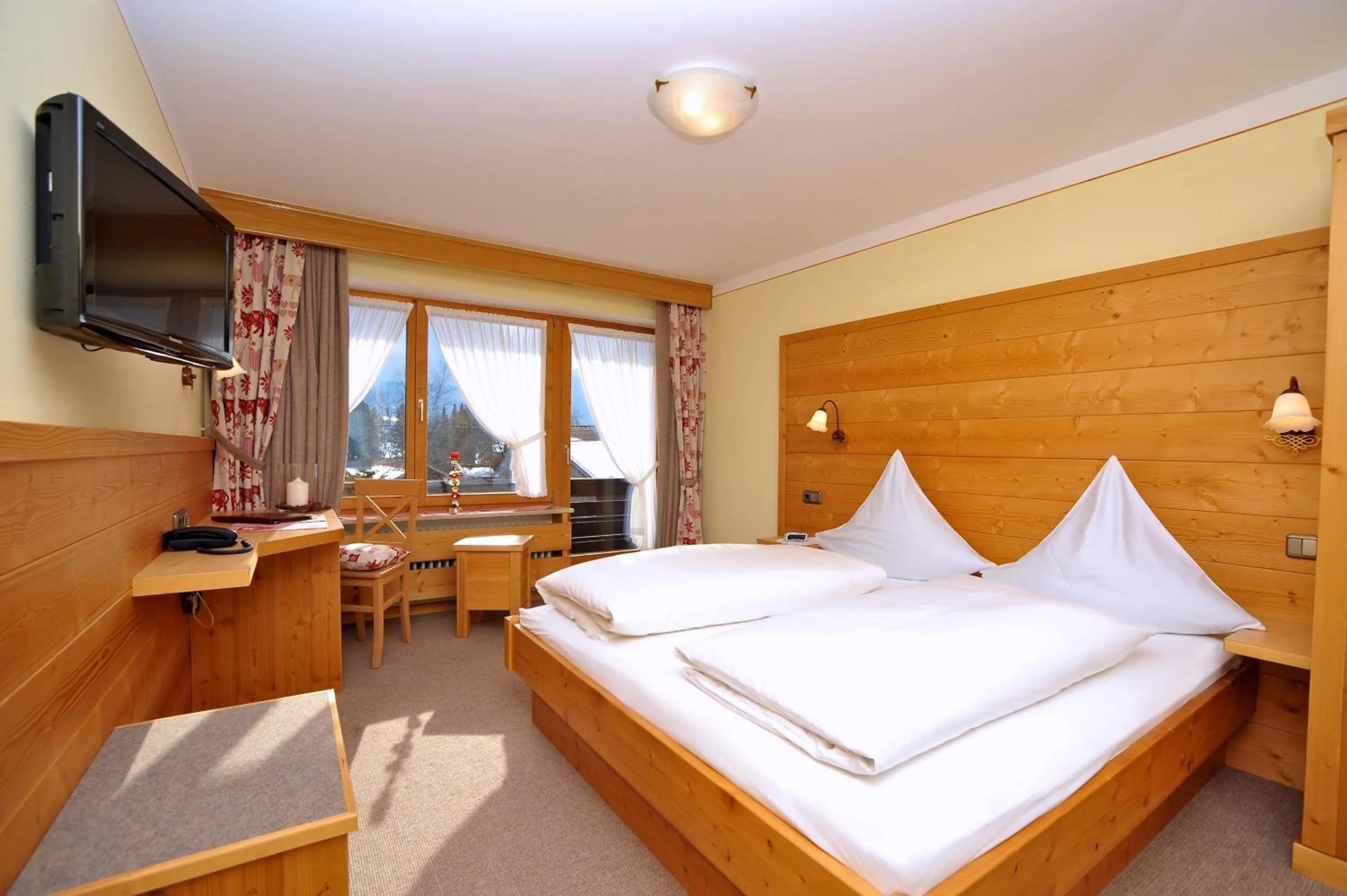 Photo of the whole room, Bed in Landgasthof Zur Post