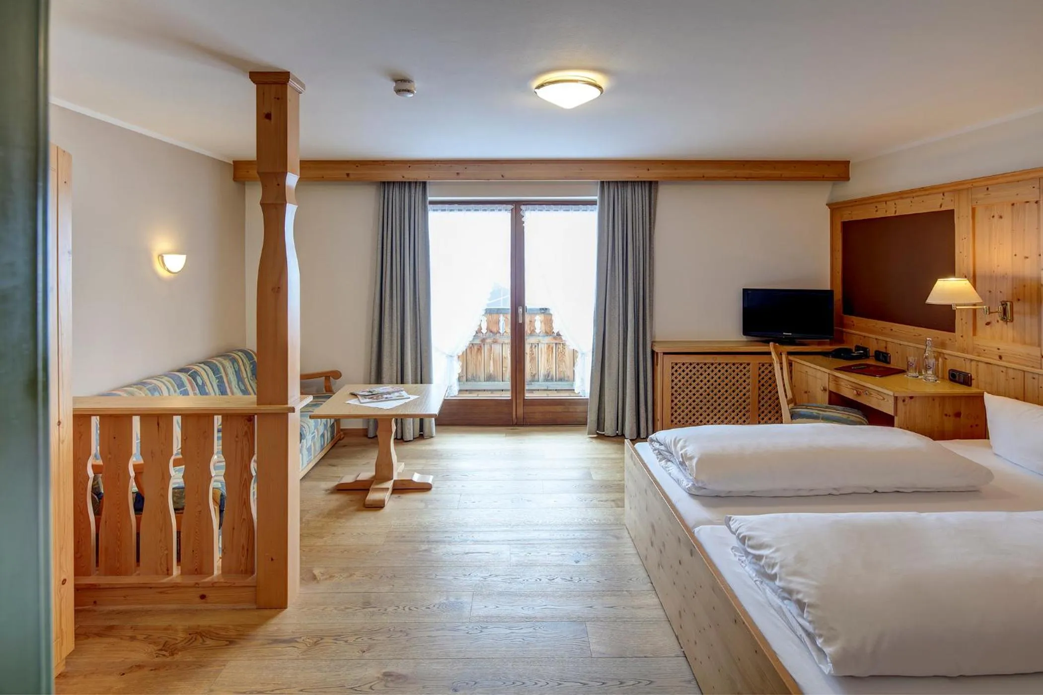 Photo of the whole room, Bed in Landgasthof Zur Post