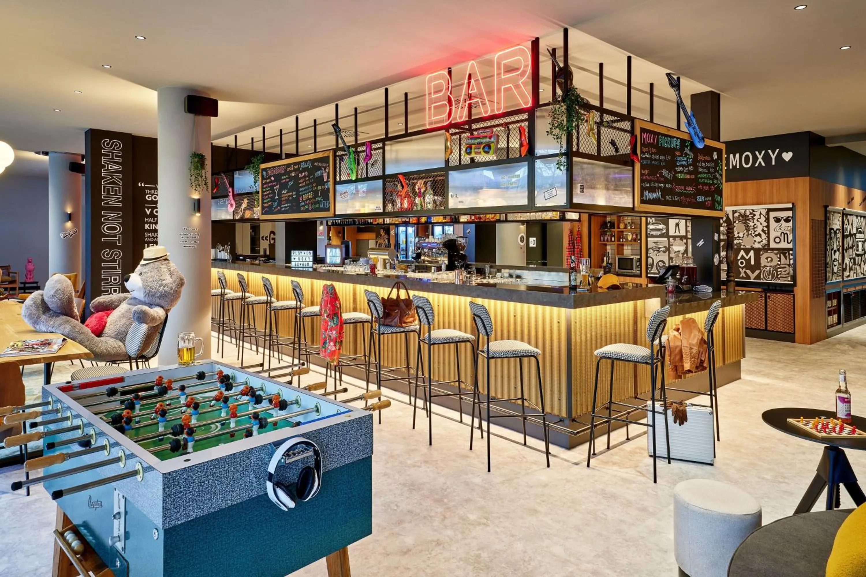 Lounge or bar in Moxy Bochum