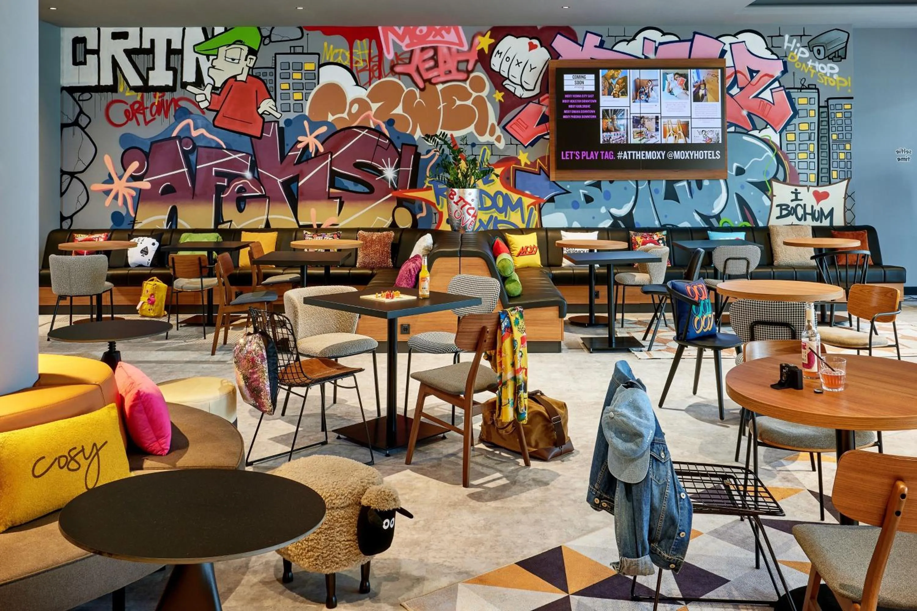 Lounge or bar in Moxy Bochum