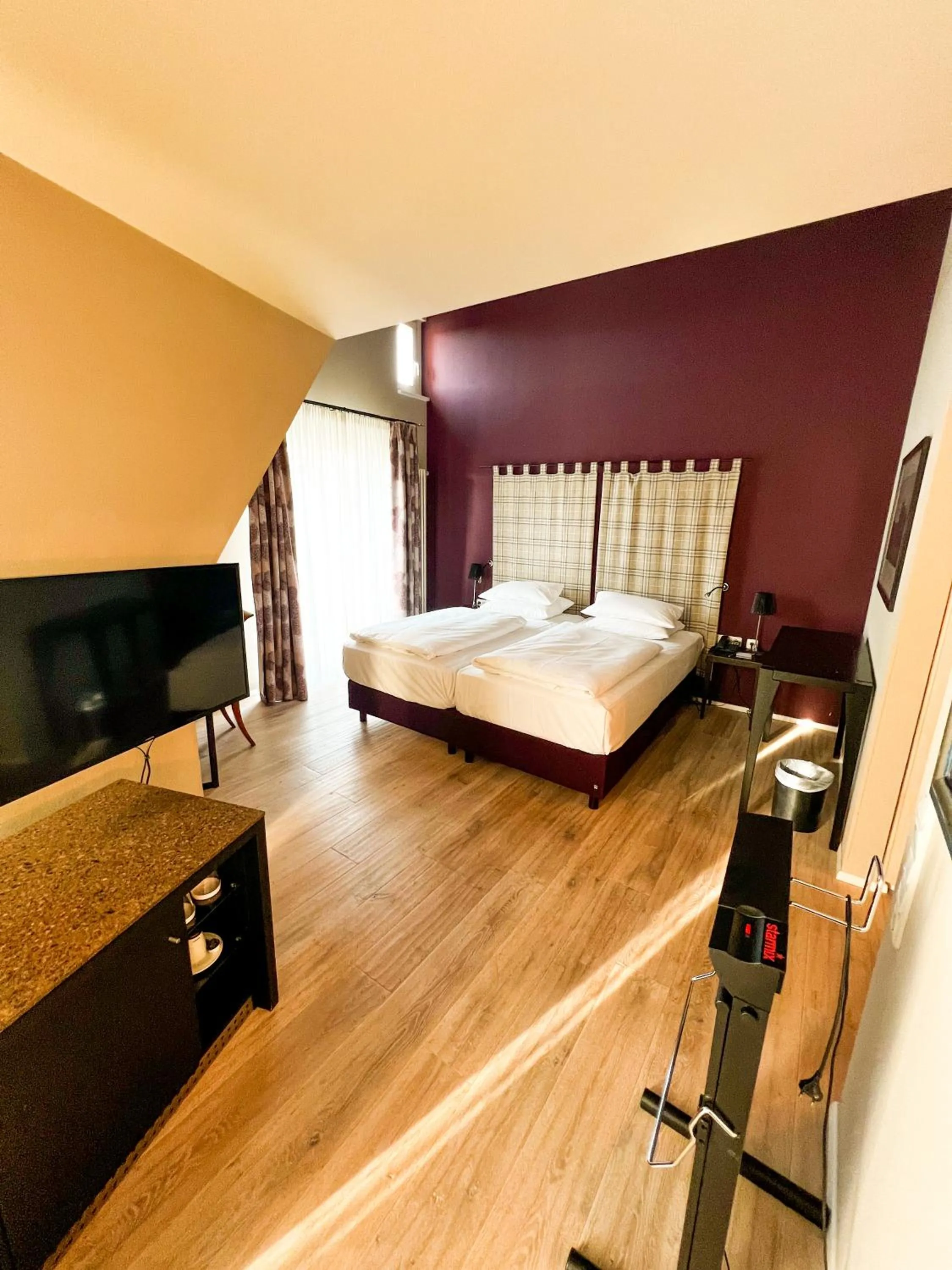 Photo of the whole room, Bed in Hotel-Restaurant Schwanen