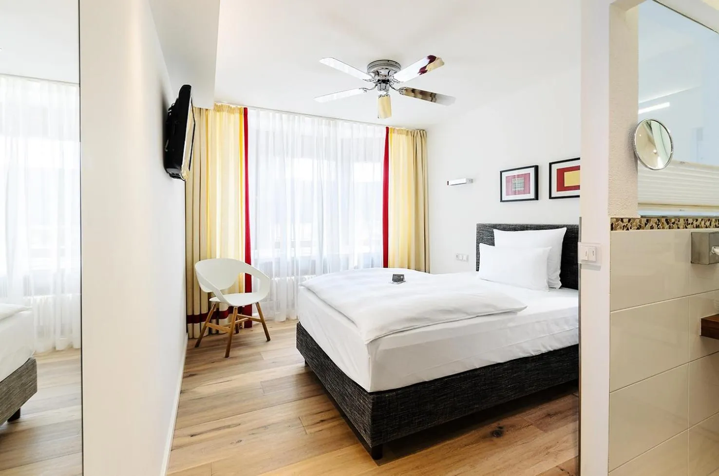 Photo of the whole room, Bed in Hotel-Restaurant Schwanen