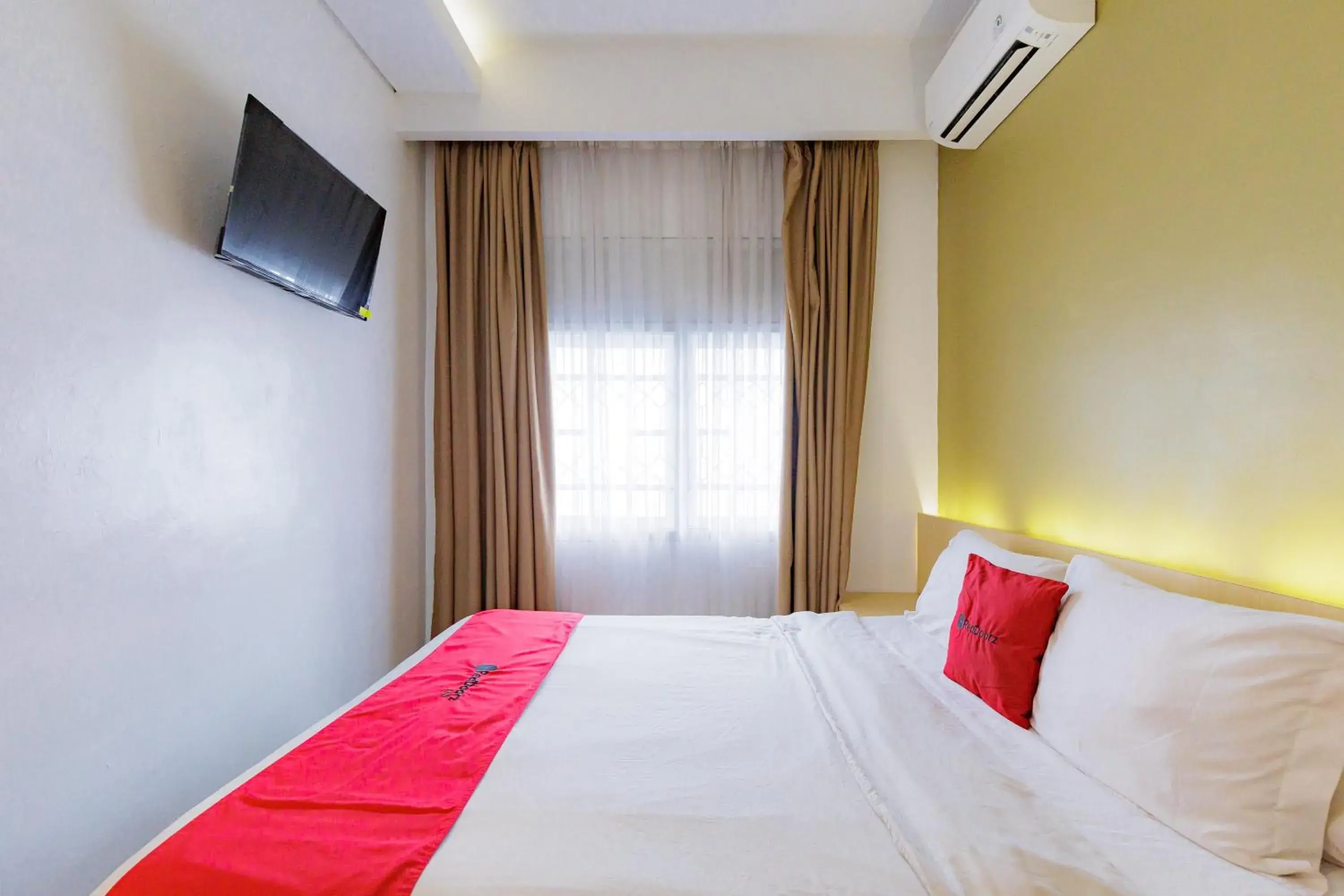 Bedroom, Bed in RedDoorz Plus Syariah near Museum Lampung Bedroom, Bed in RedDoorz Plus Syariah near Museum Lampung