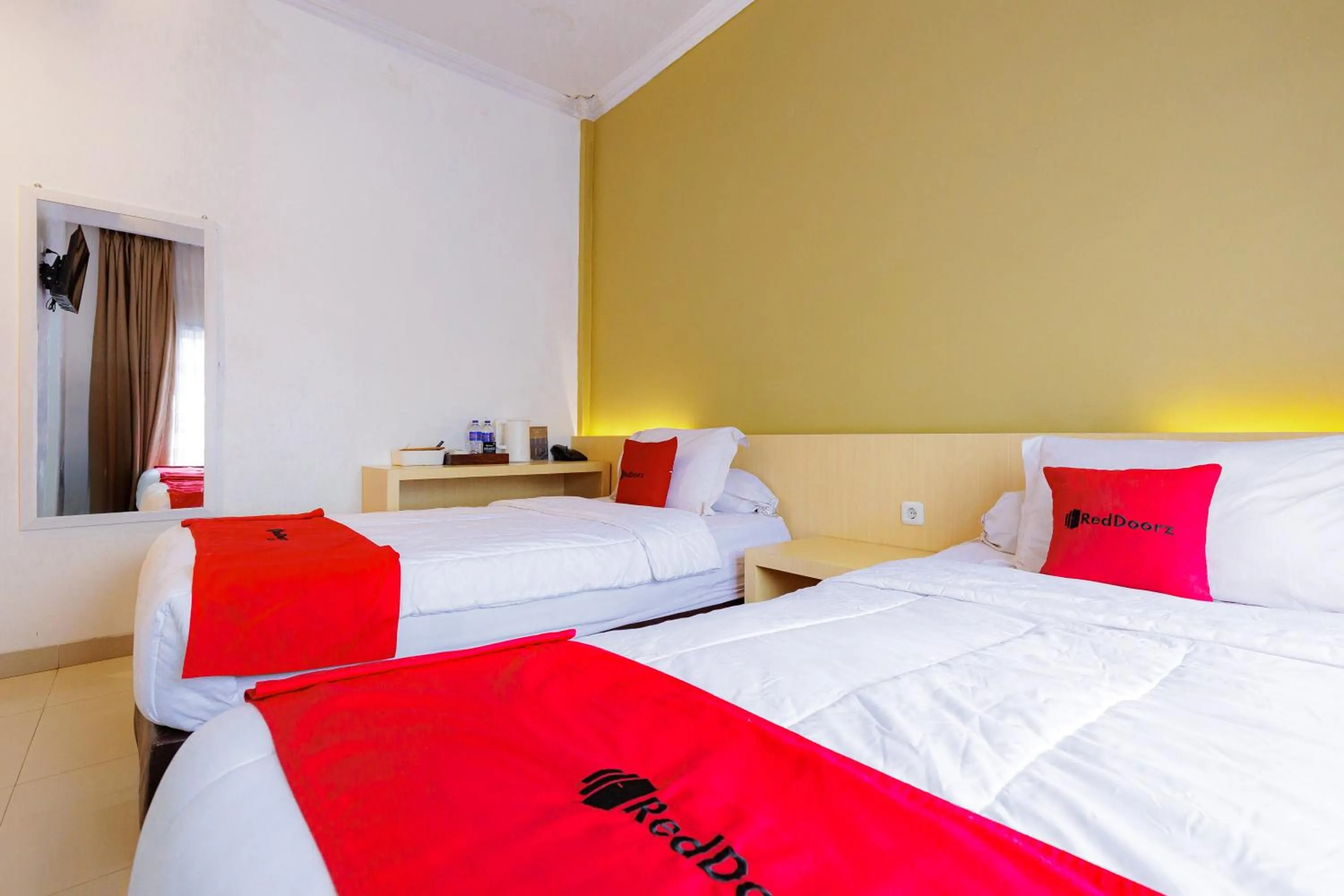 Bedroom, Bed in RedDoorz Plus Syariah near Museum Lampung