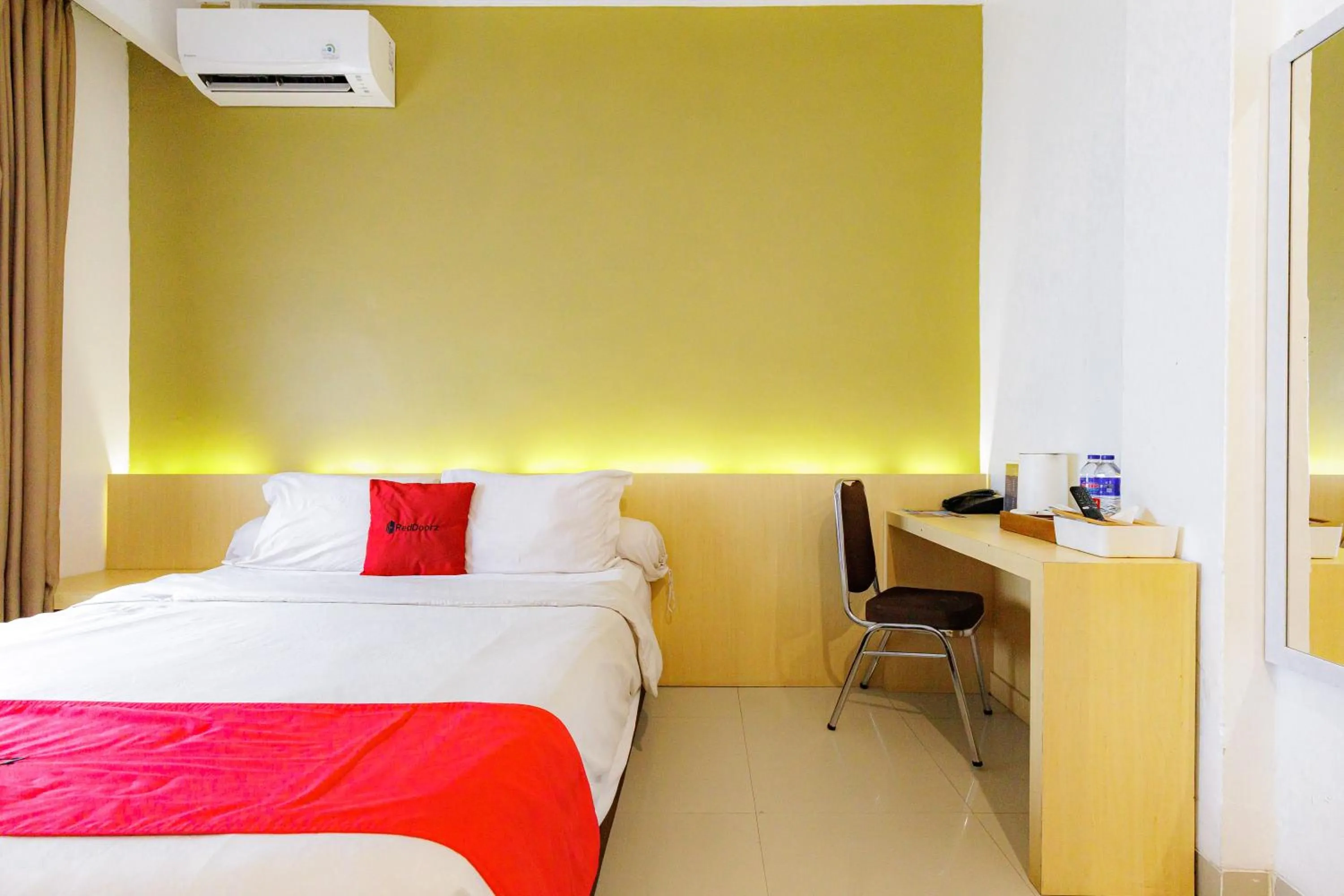 Bedroom, Bed in RedDoorz Plus Syariah near Museum Lampung