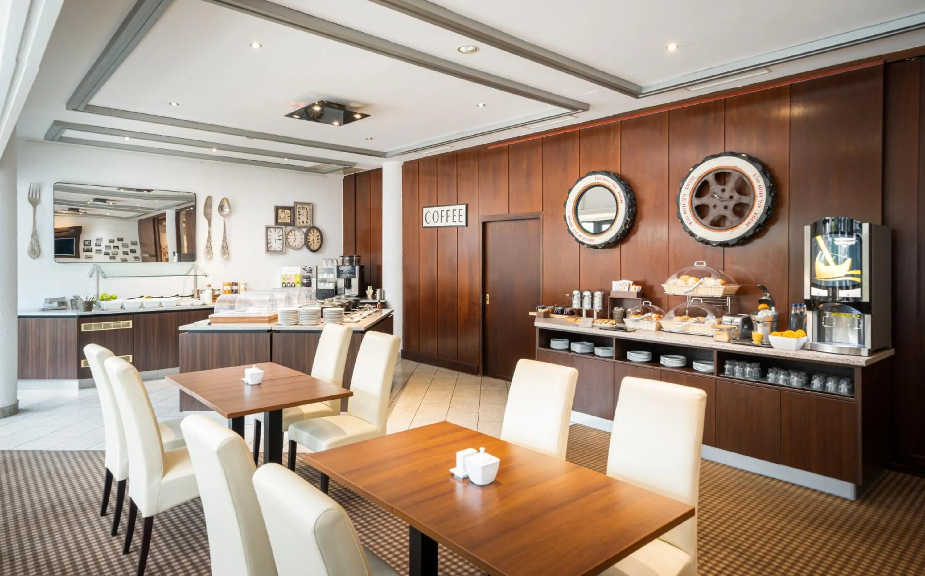 Dining area in Arthotel ANA Neotel