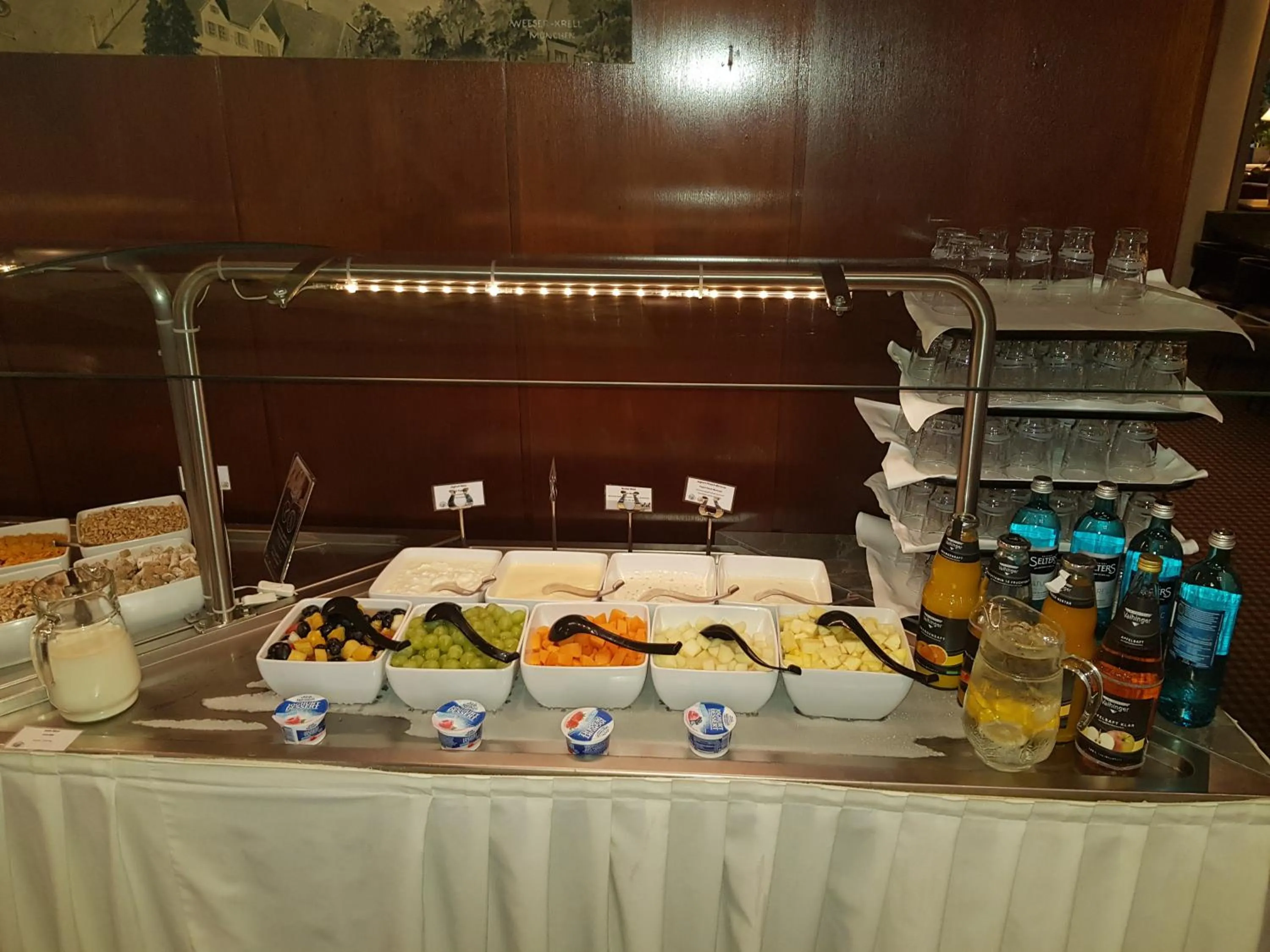 Breakfast in Arthotel ANA Neotel