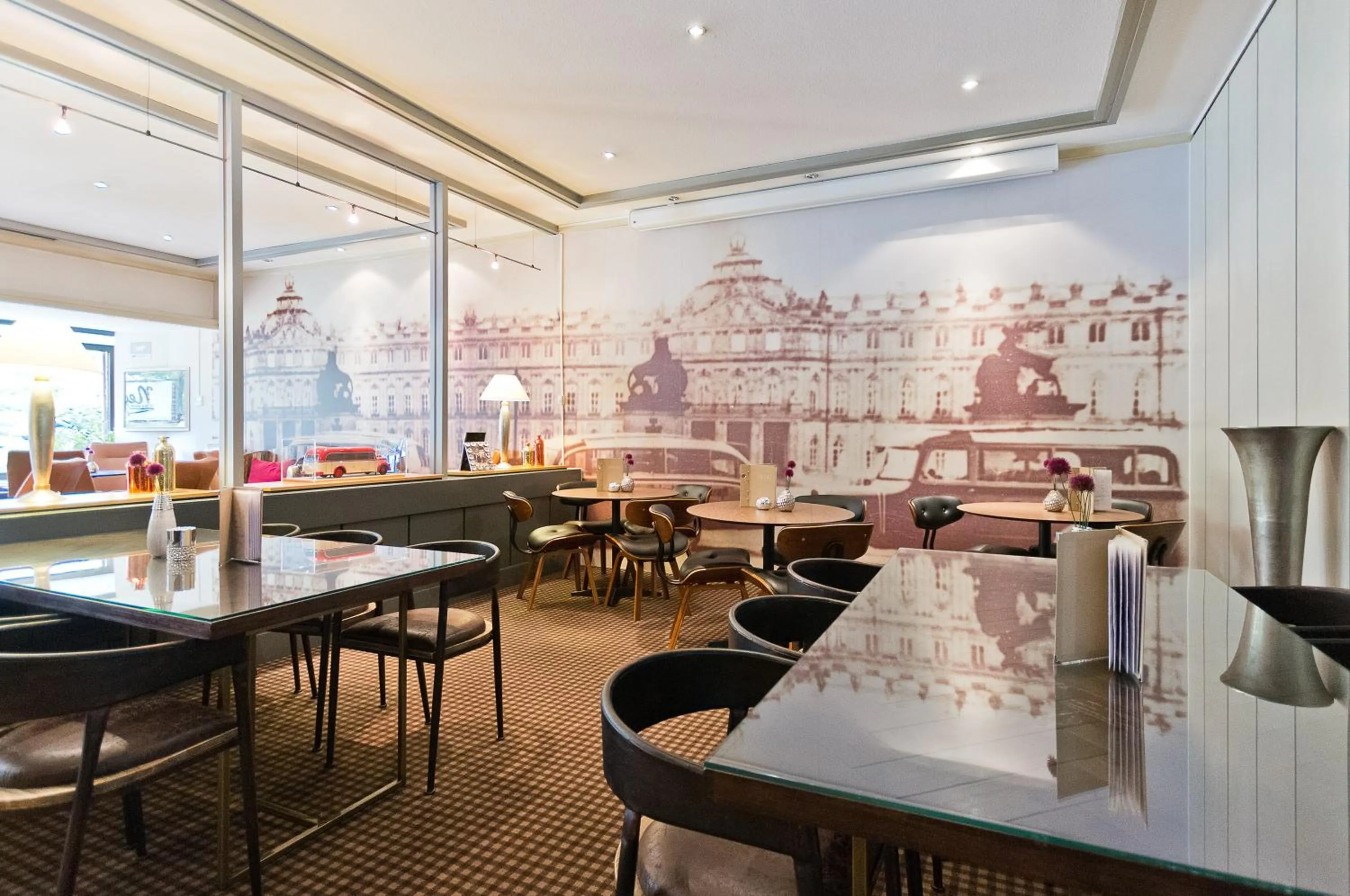 Restaurant/places to eat in Arthotel ANA Neotel