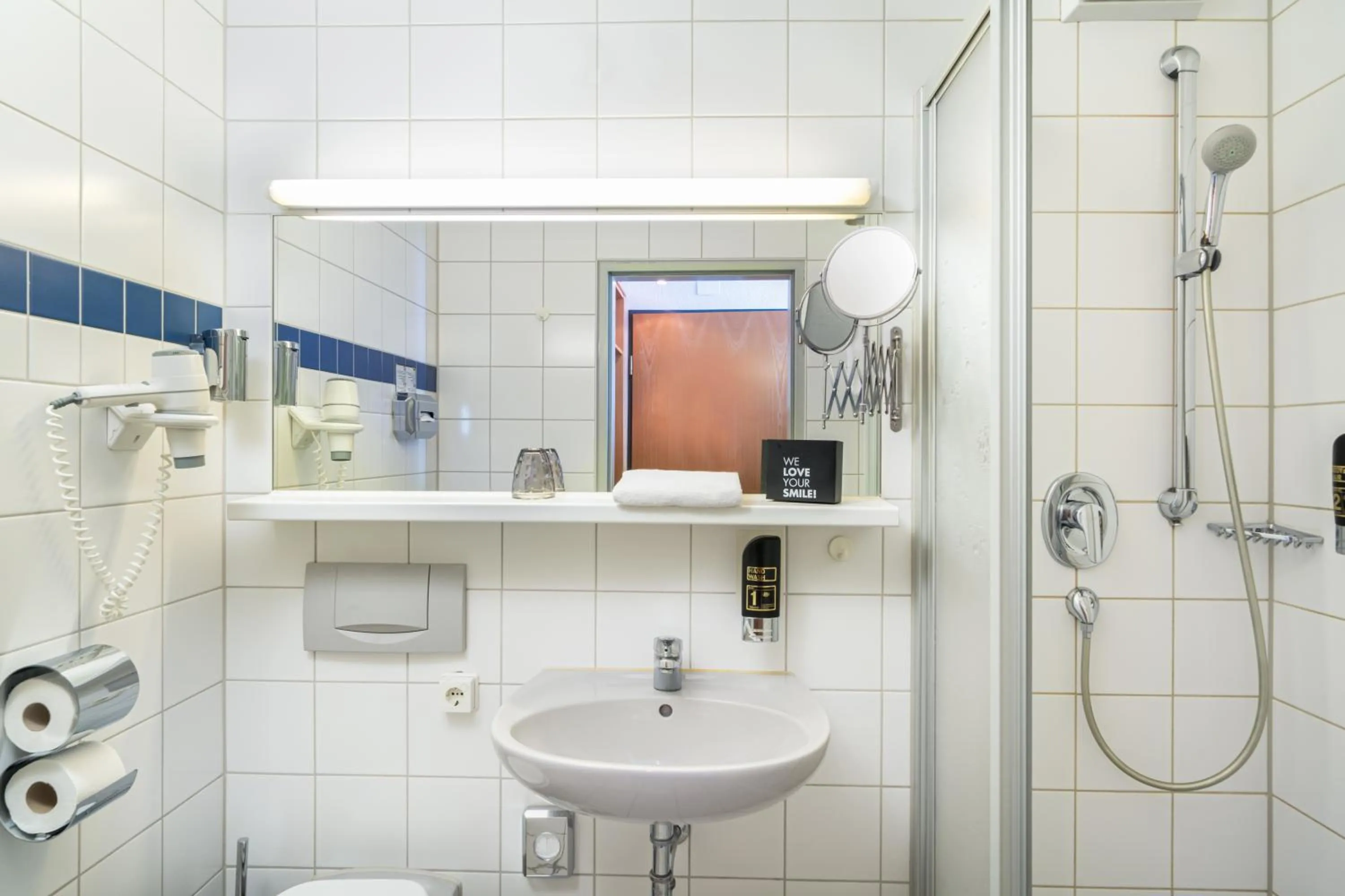 Bathroom in Arthotel ANA Neotel