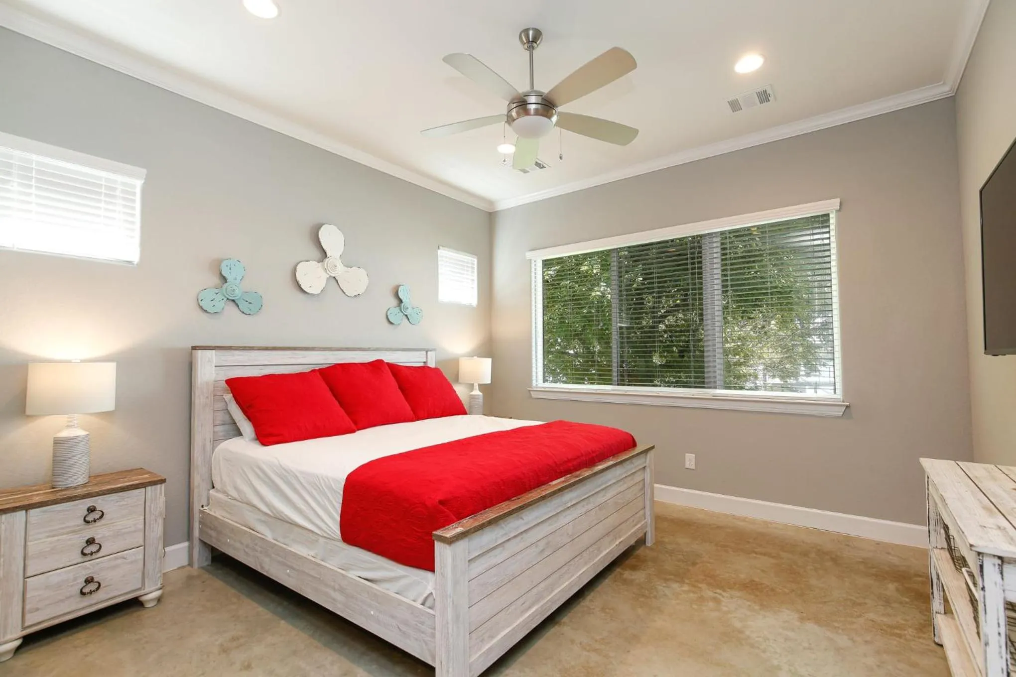 Bed in Luxury Lake LBJ House with Heated Swimming Pool and Spill Over Hot Tub and 2 Boat Slips